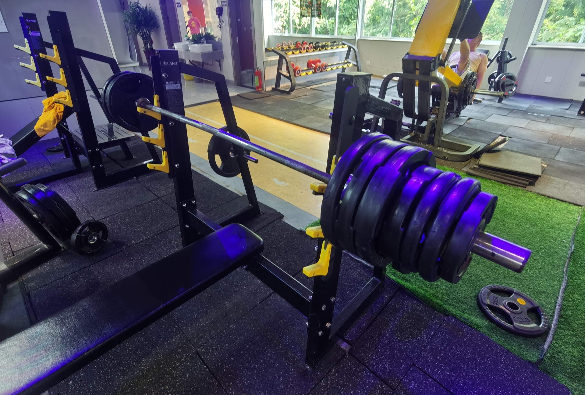 佰仕廷健身馆(朗逸店)