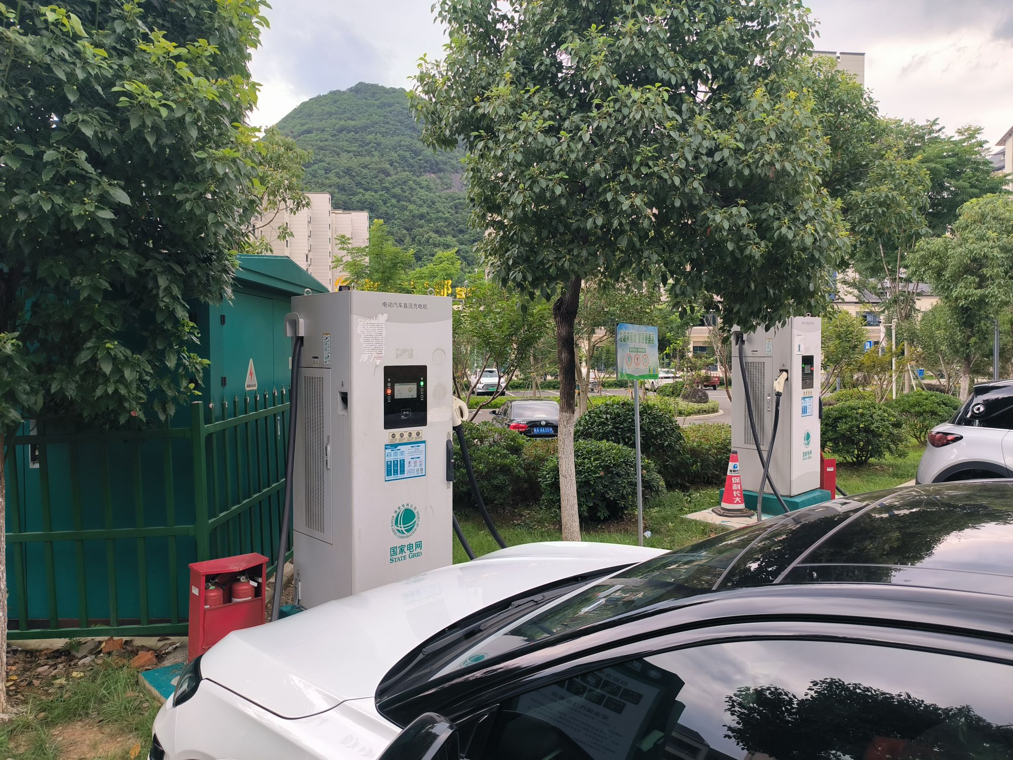 国家电网汽车充电站(安徽省池州市石台县政务服务中心停车场快充站)