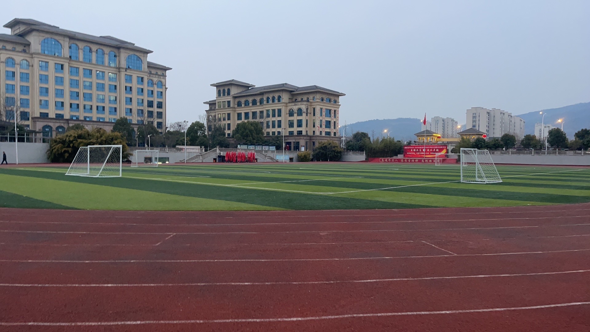 襄阳市耀襄高级中学