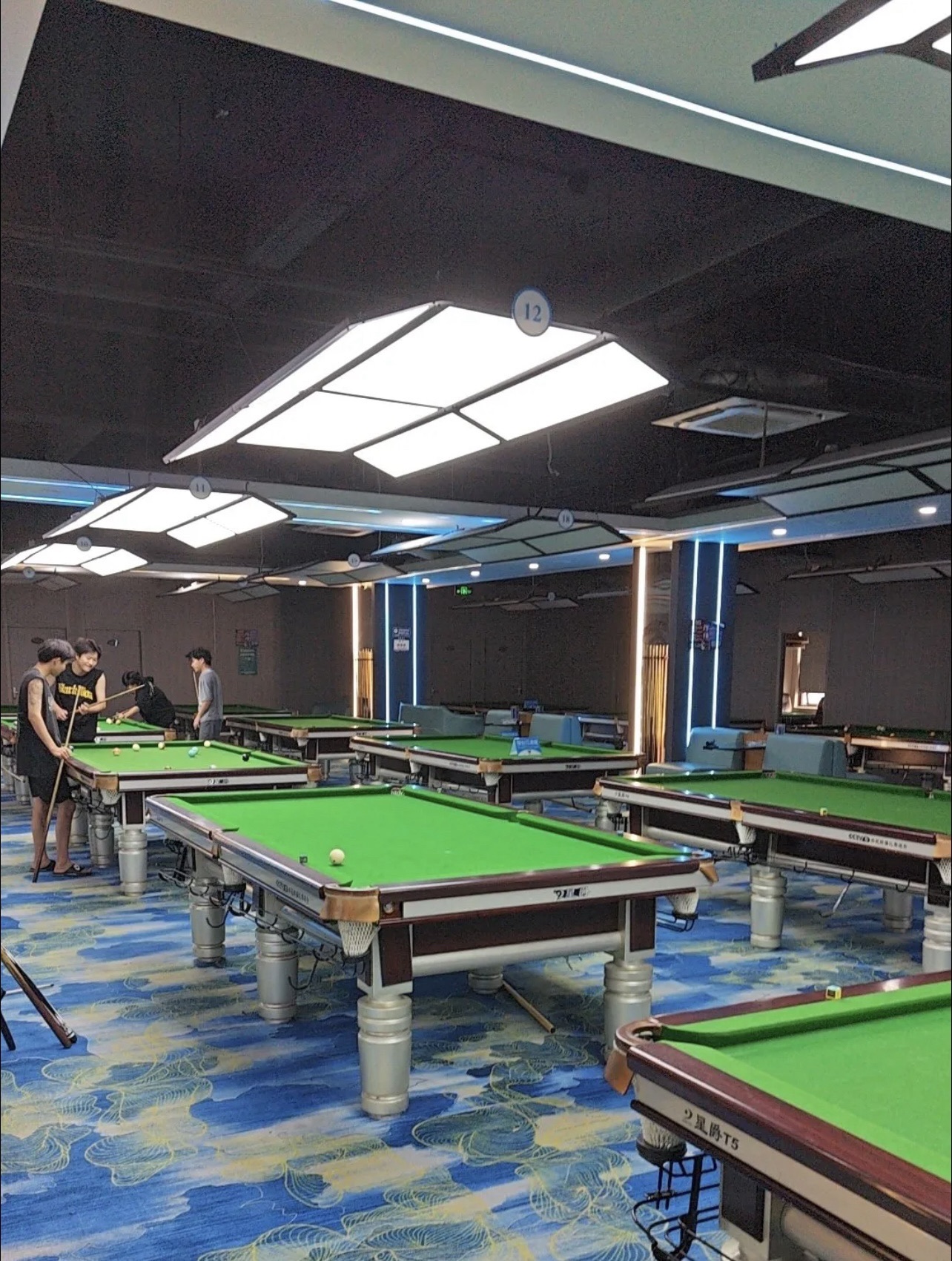 场地封面-华冠台球棋牌城(大浪商业中心店)