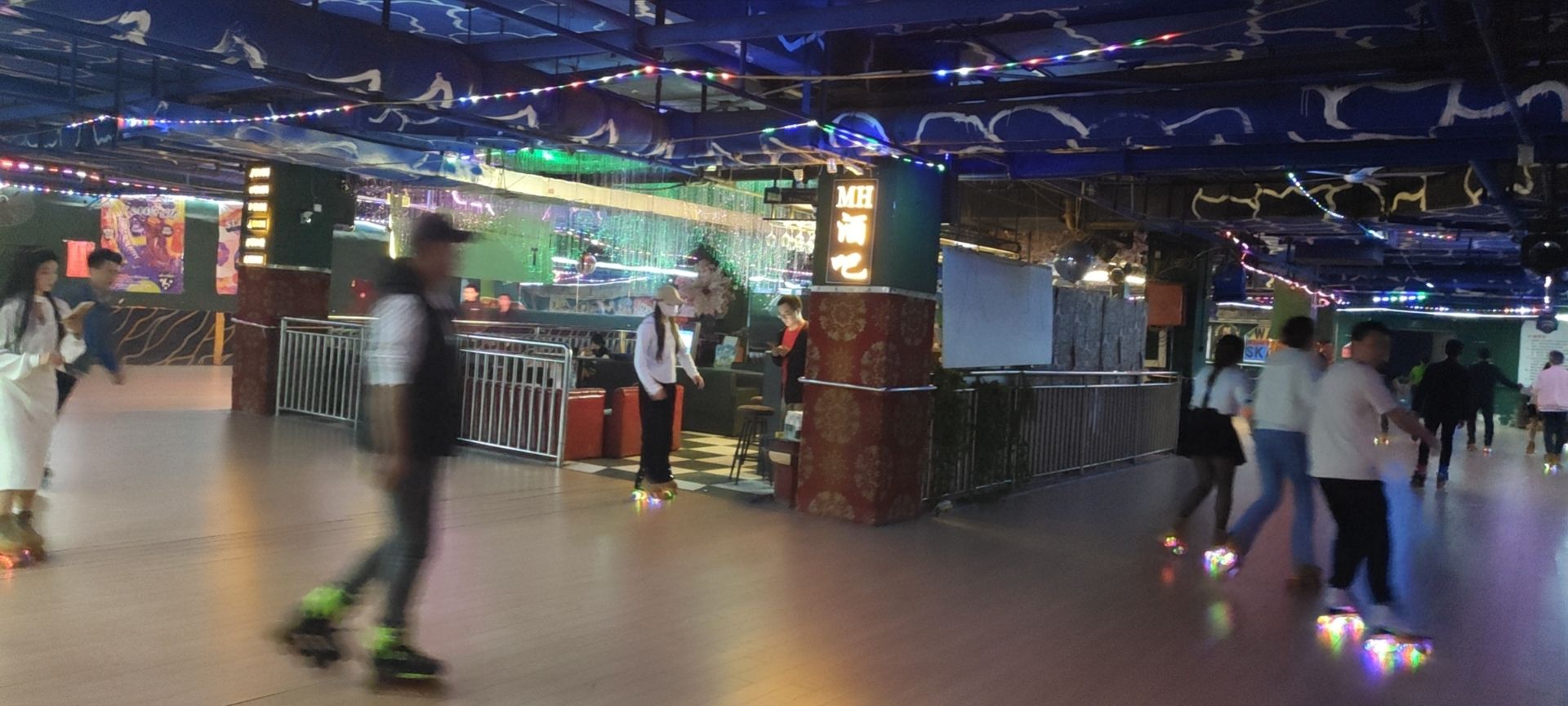 场地封面-梦幻溜冰城(汇龙湾生活广场店)