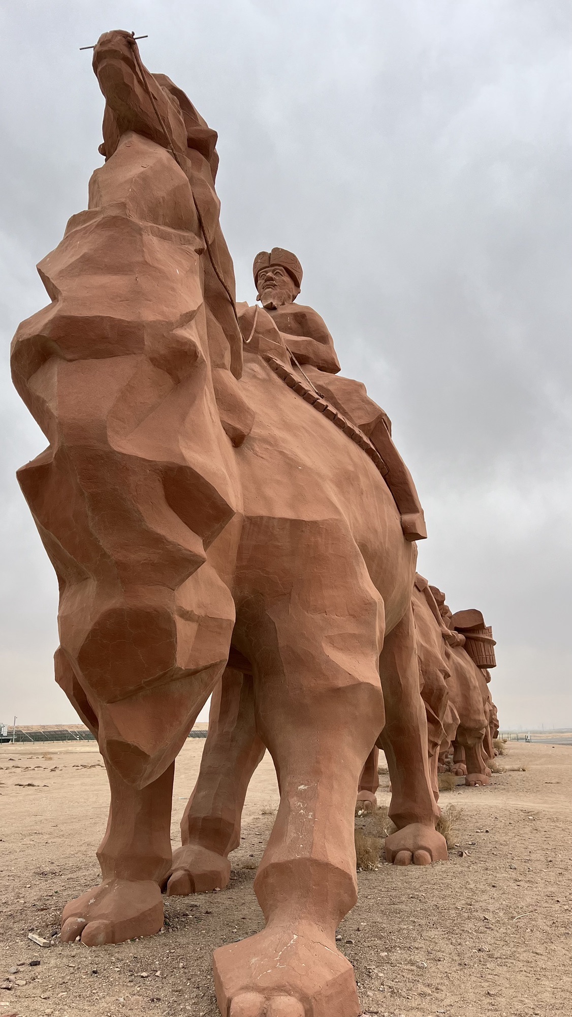 内蒙古巴彦淖尔市磴口县骆驼地标建筑旅行图片 3