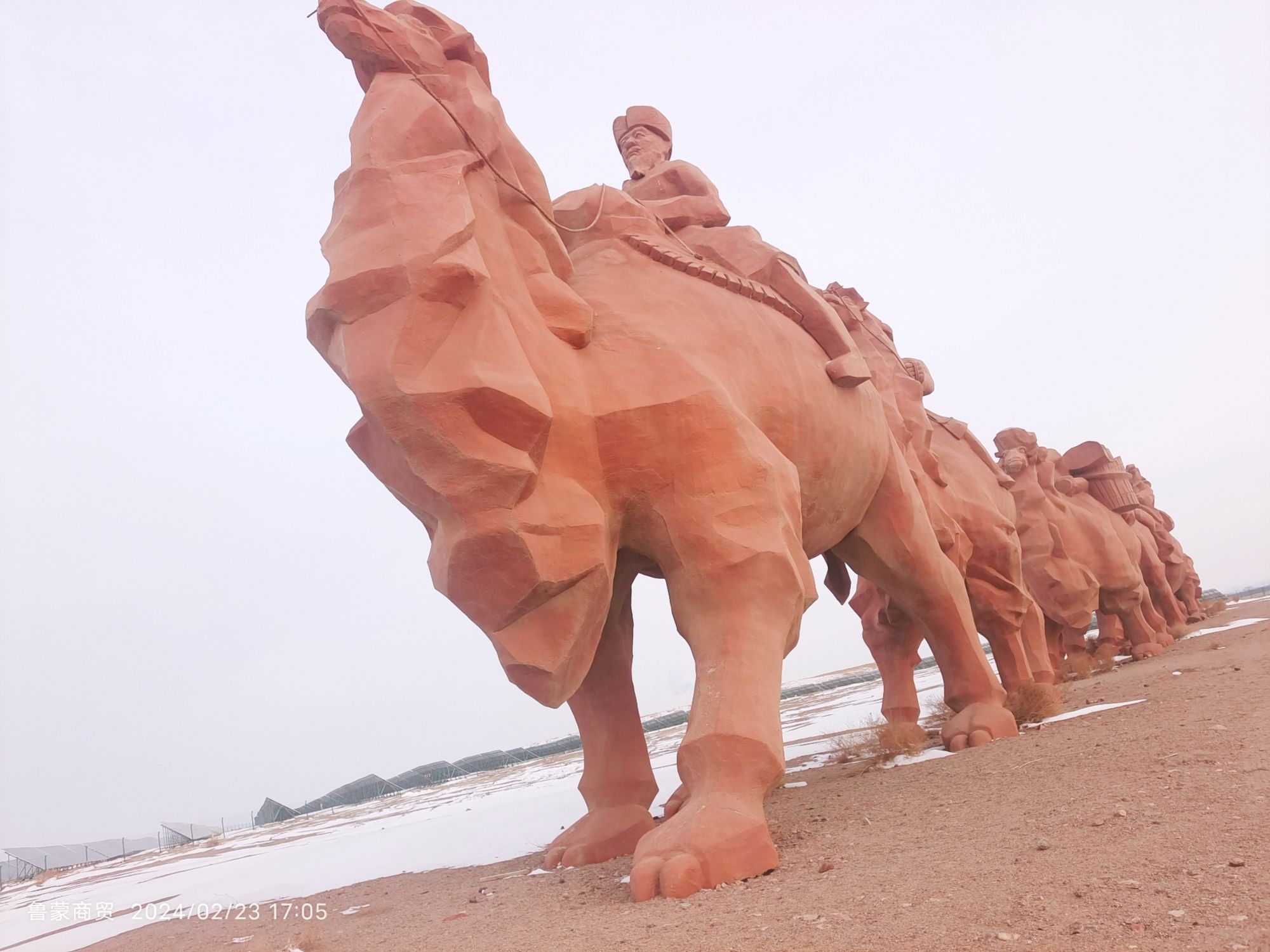 内蒙古巴彦淖尔市磴口县骆驼地标建筑旅行图片 1