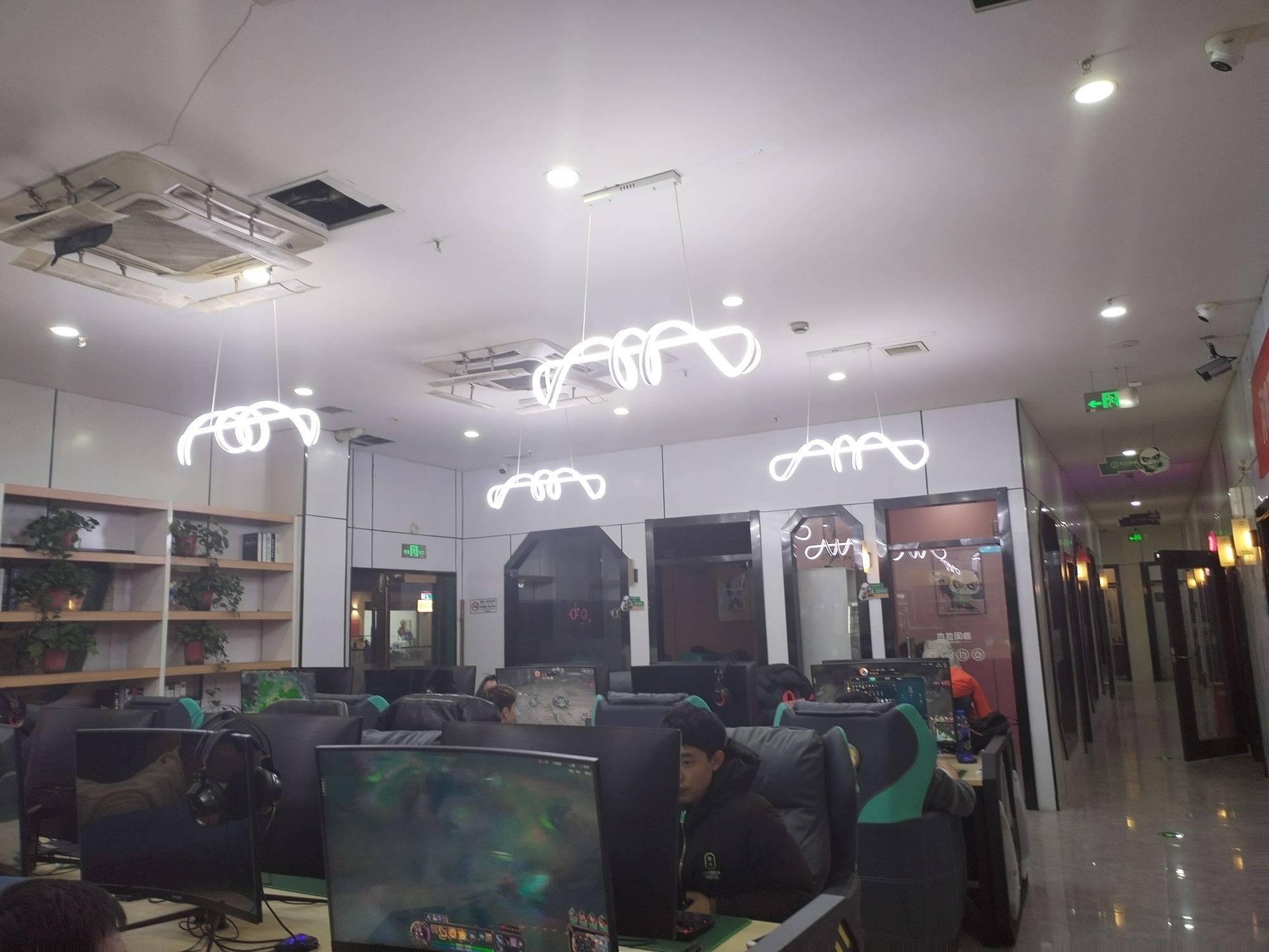 杰拉电竞·网咖(盐城亭湖区宝龙广场店)