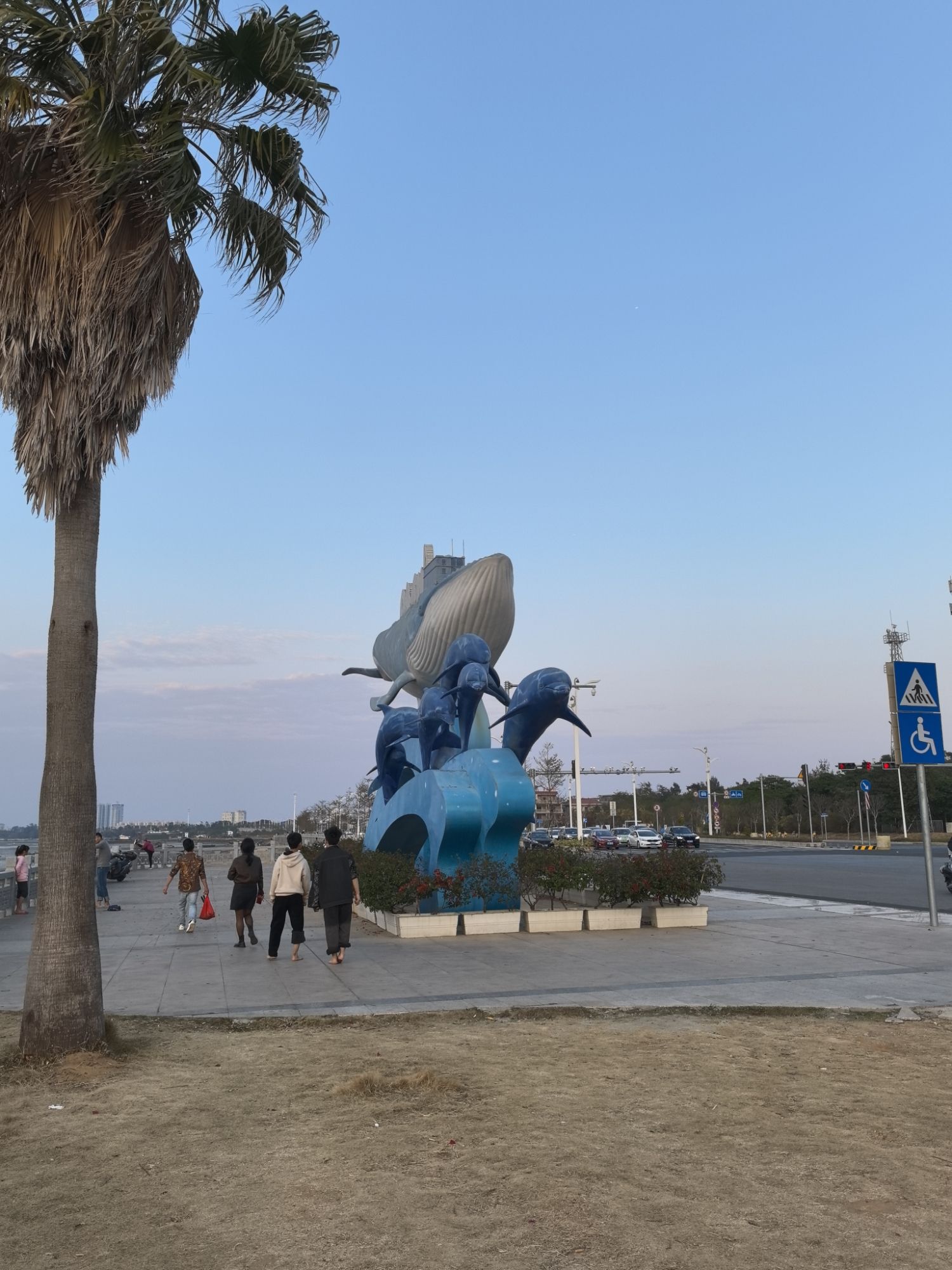 鲸鱼雕塑旅行图片 1