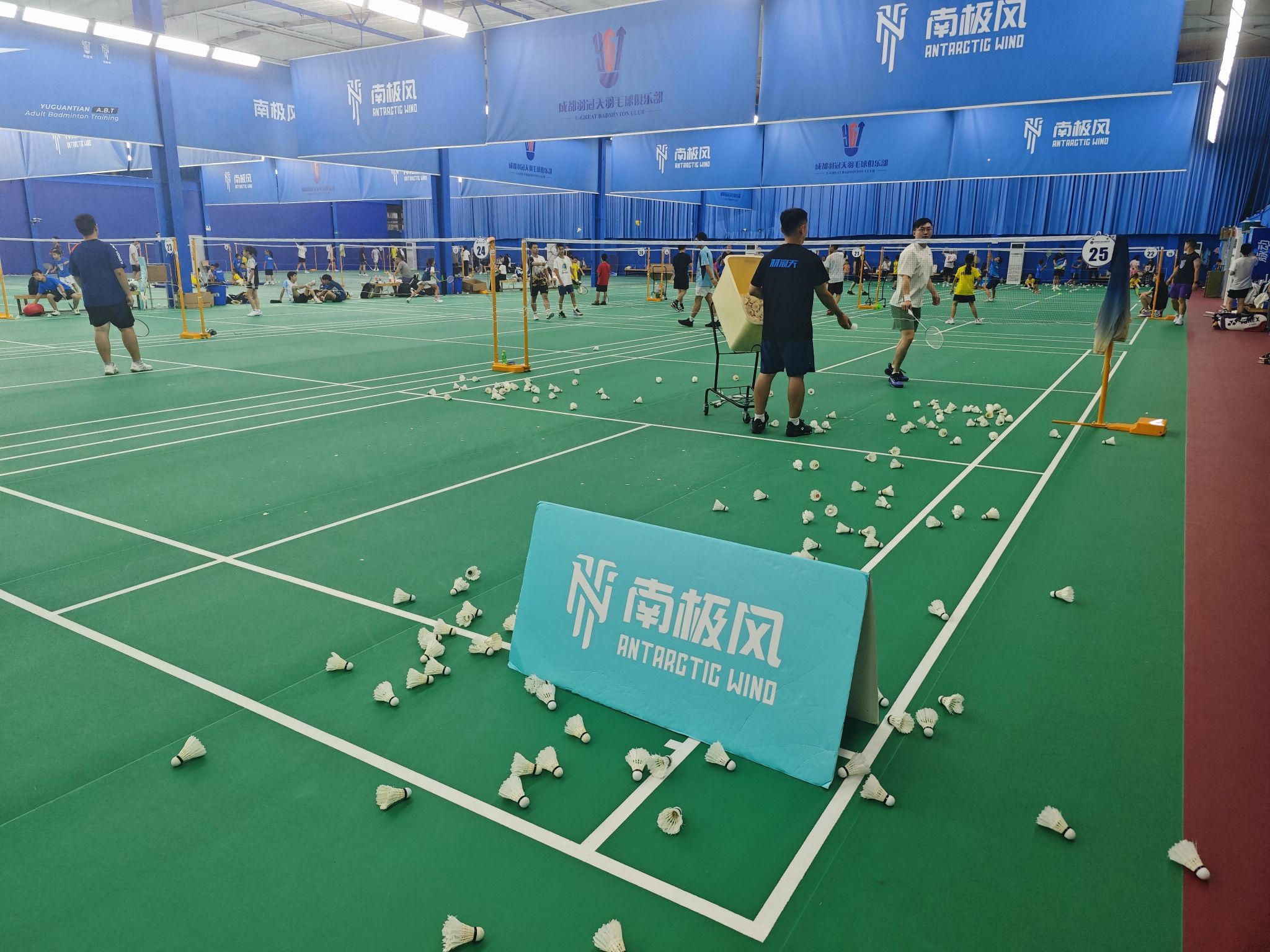 场地封面-南极风·羽冠天羽毛球馆(红牌楼校区)