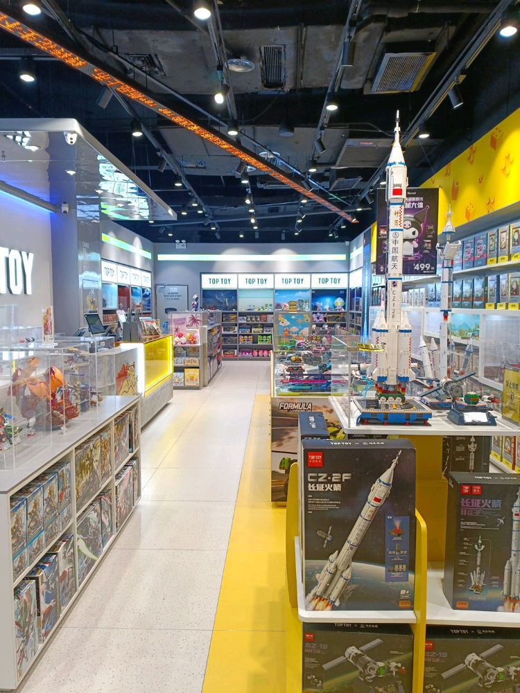 TOP TOY梅州万达潮玩集合店