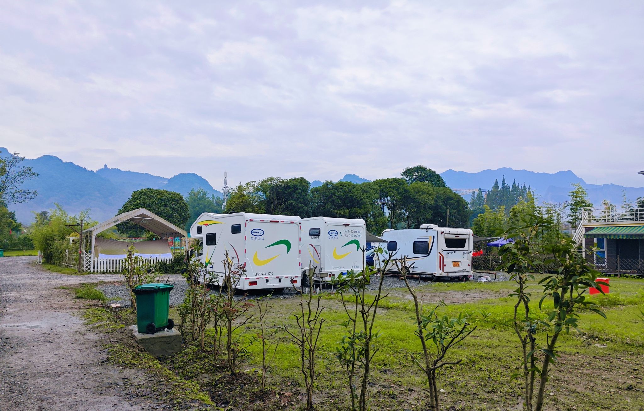 场地封面-都江堰开门见山房车度假营地