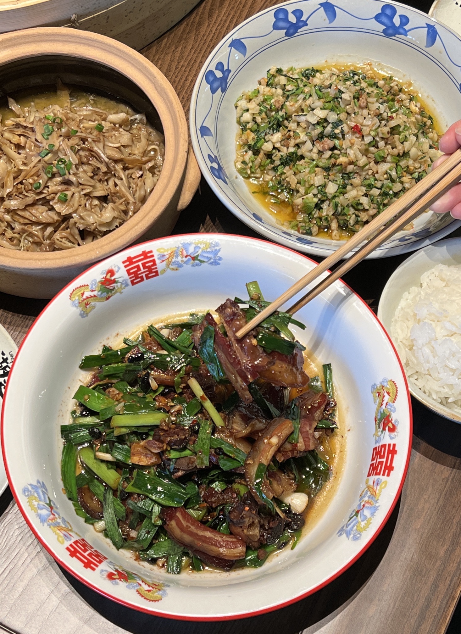 湖边边土菜院子