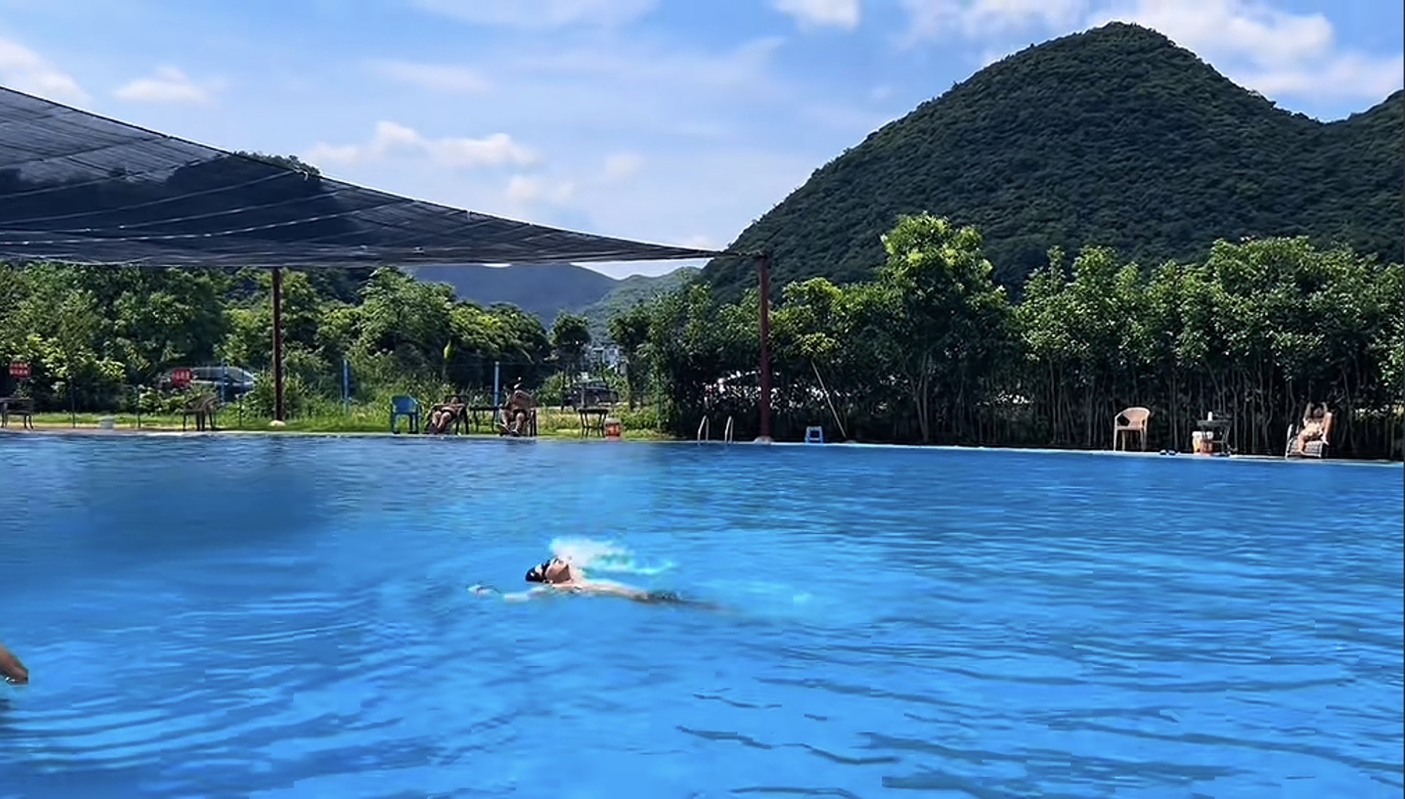 绿荫游泳馆