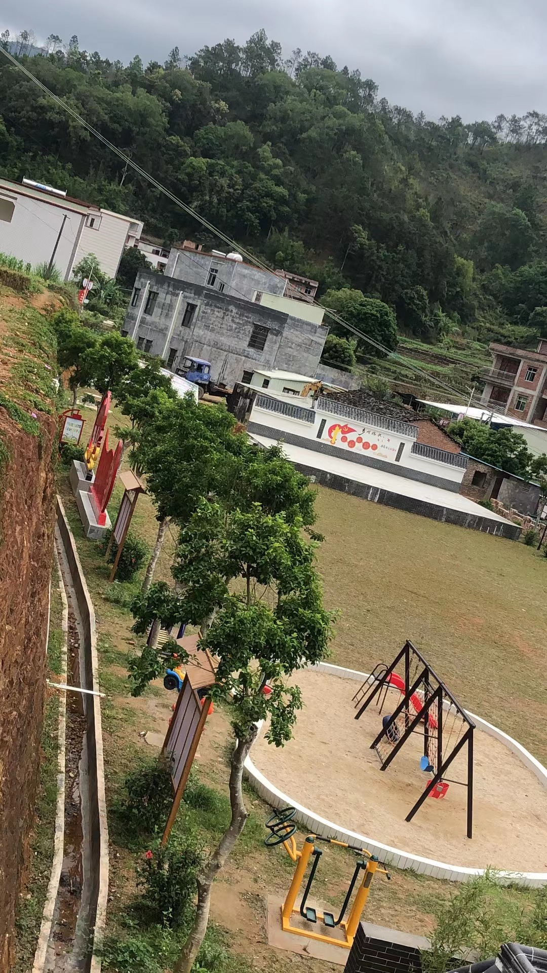 白马大路垌村文化广场