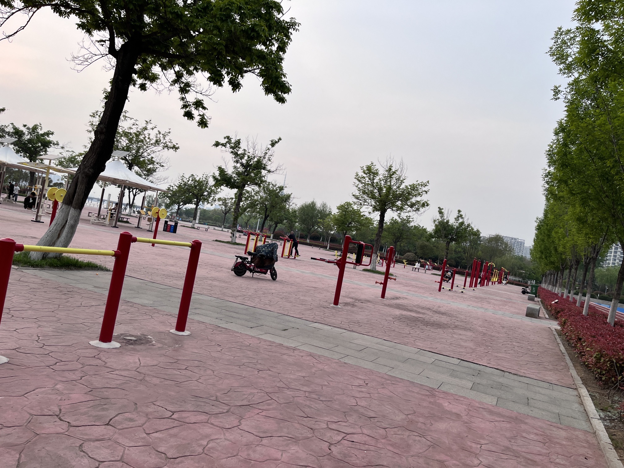 临沂滨河游乐园广场旅行图片 3