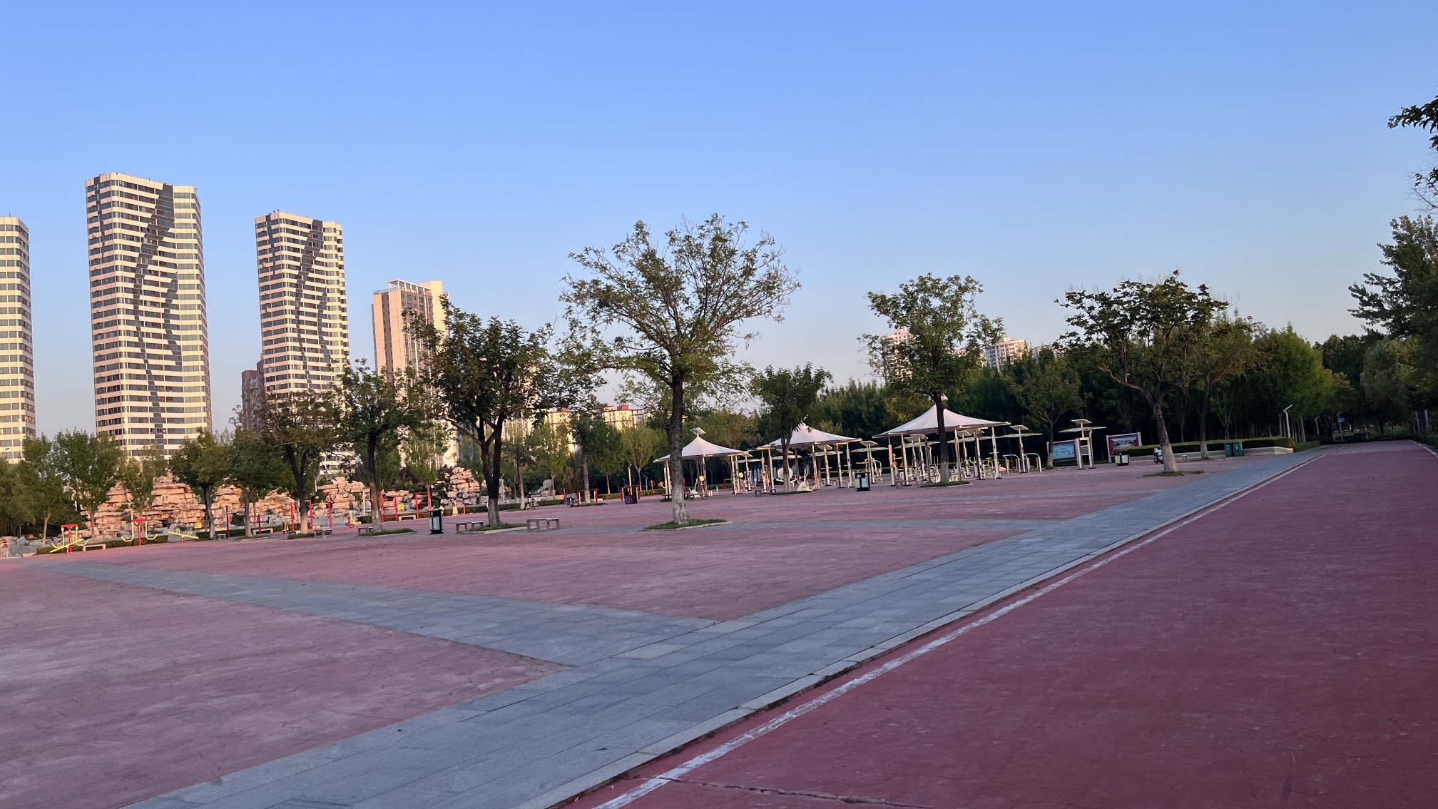 临沂滨河游乐园广场旅行图片 2