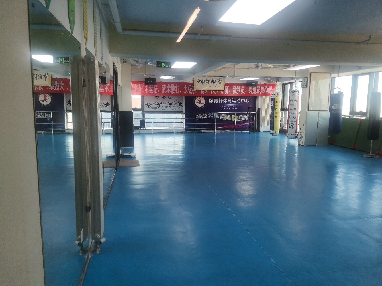 场地封面-颐青轩体育运动中心