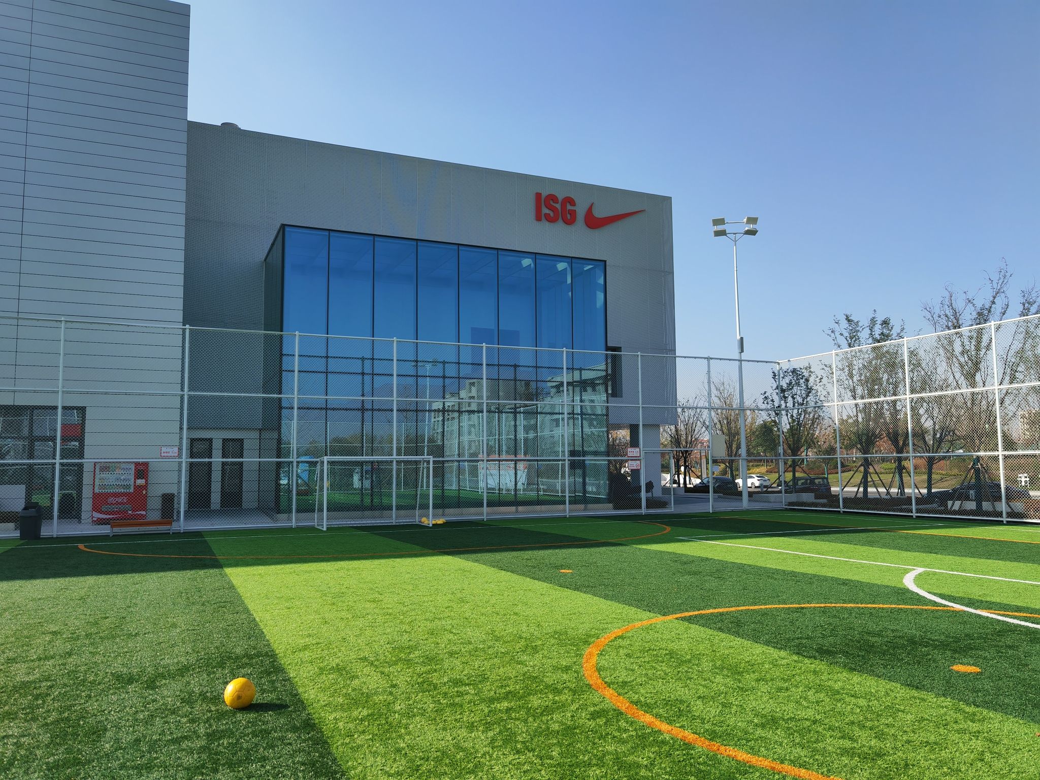 耐克运动营郑州旗舰店(天伦体育馆)