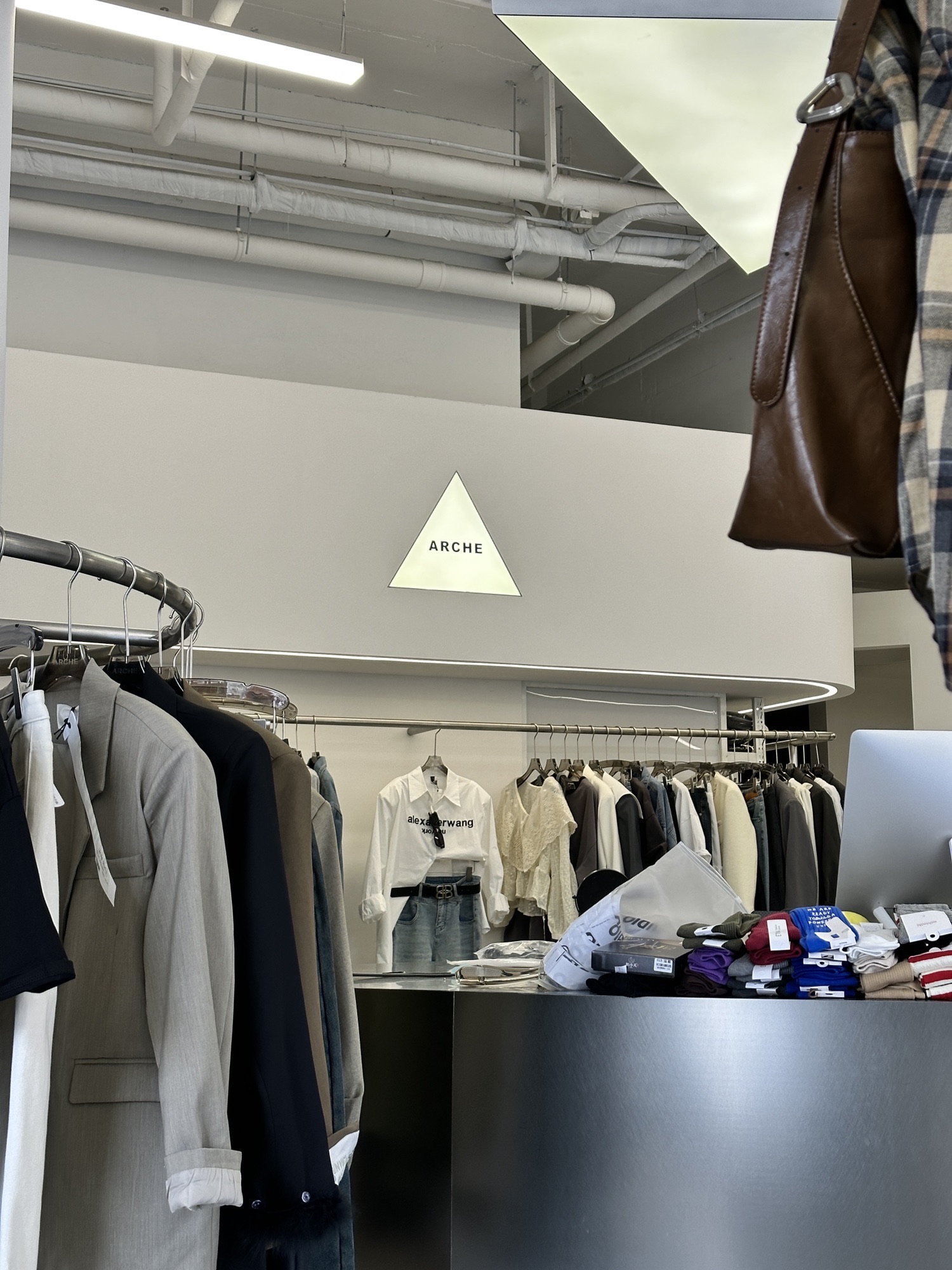 ARCHE本原服装(万科翡翠公园店)