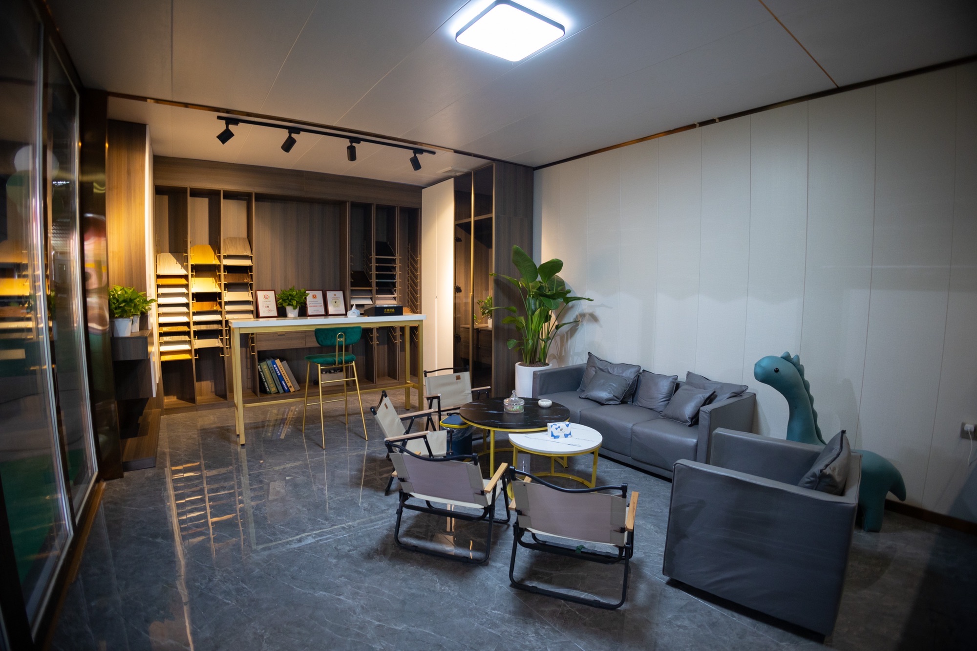 小恐龙全屋定制工厂