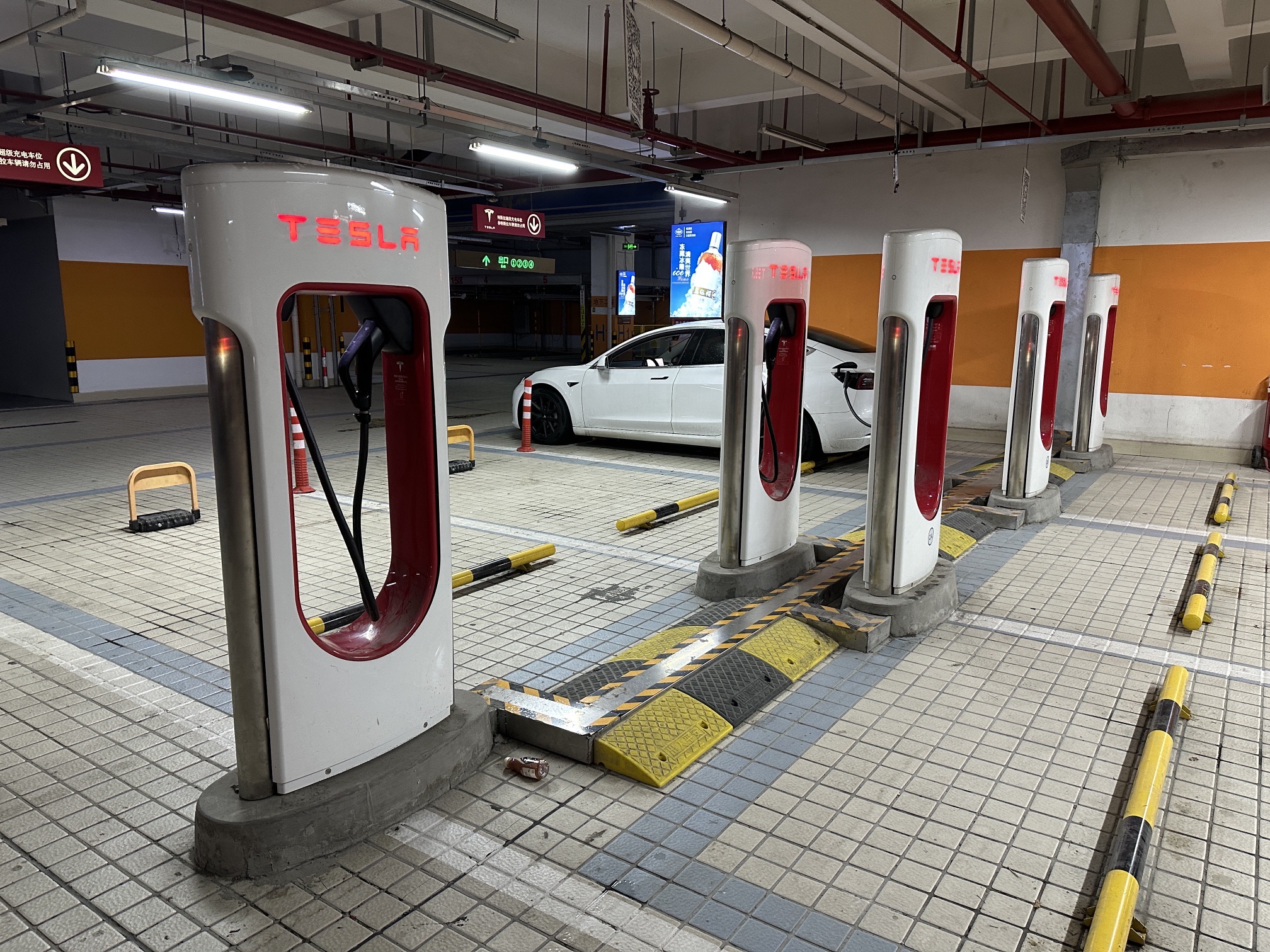特斯拉超级充电站(湖州市东吴国际广场)