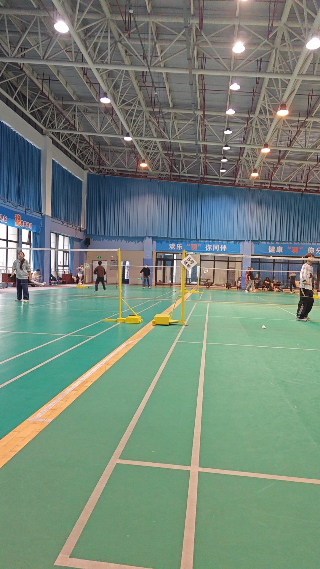 场地封面-四川省成都市华川中学校羽毛球馆