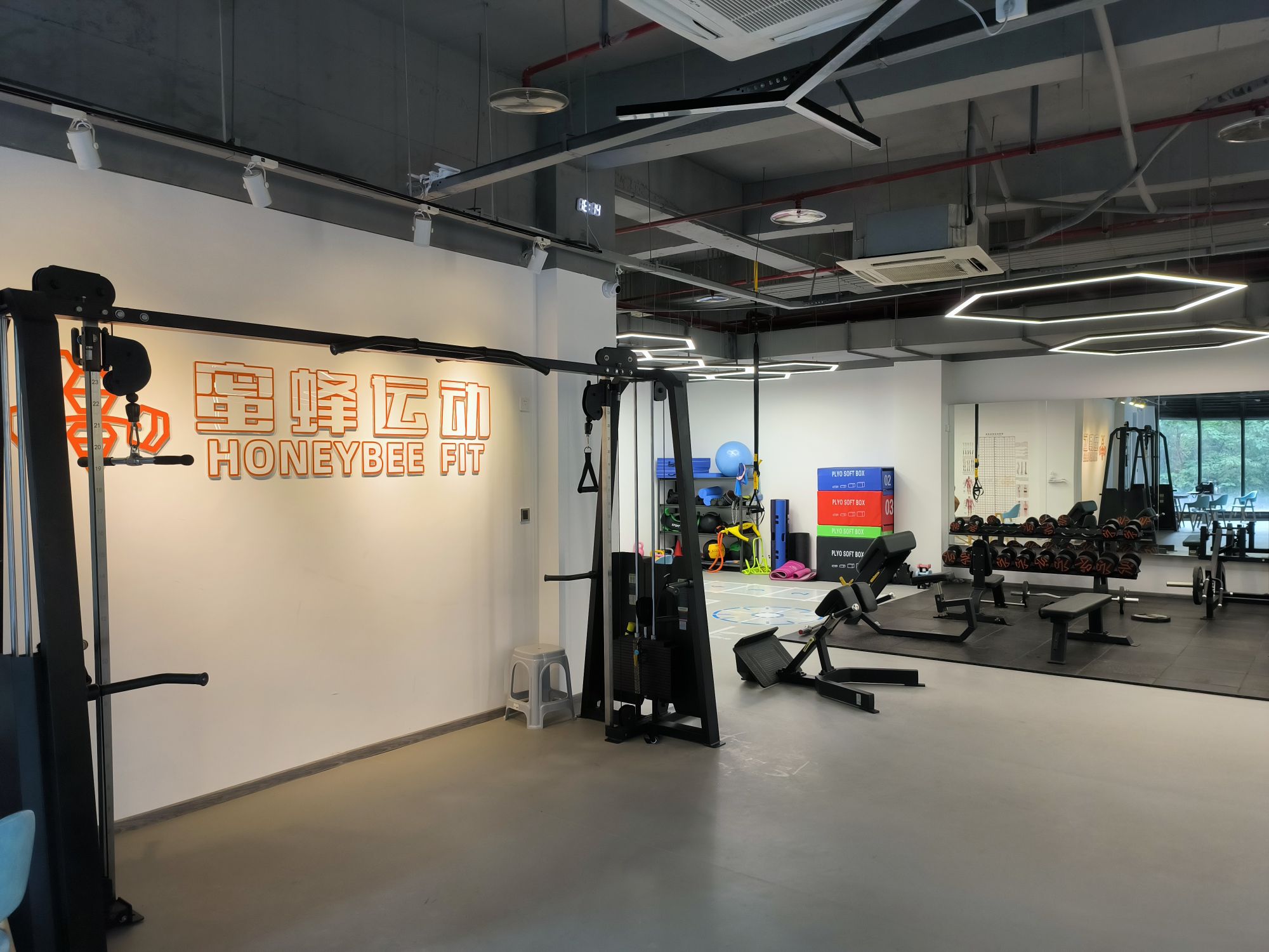 场地封面-蜜蜂运动24小时健身(北滨路店)