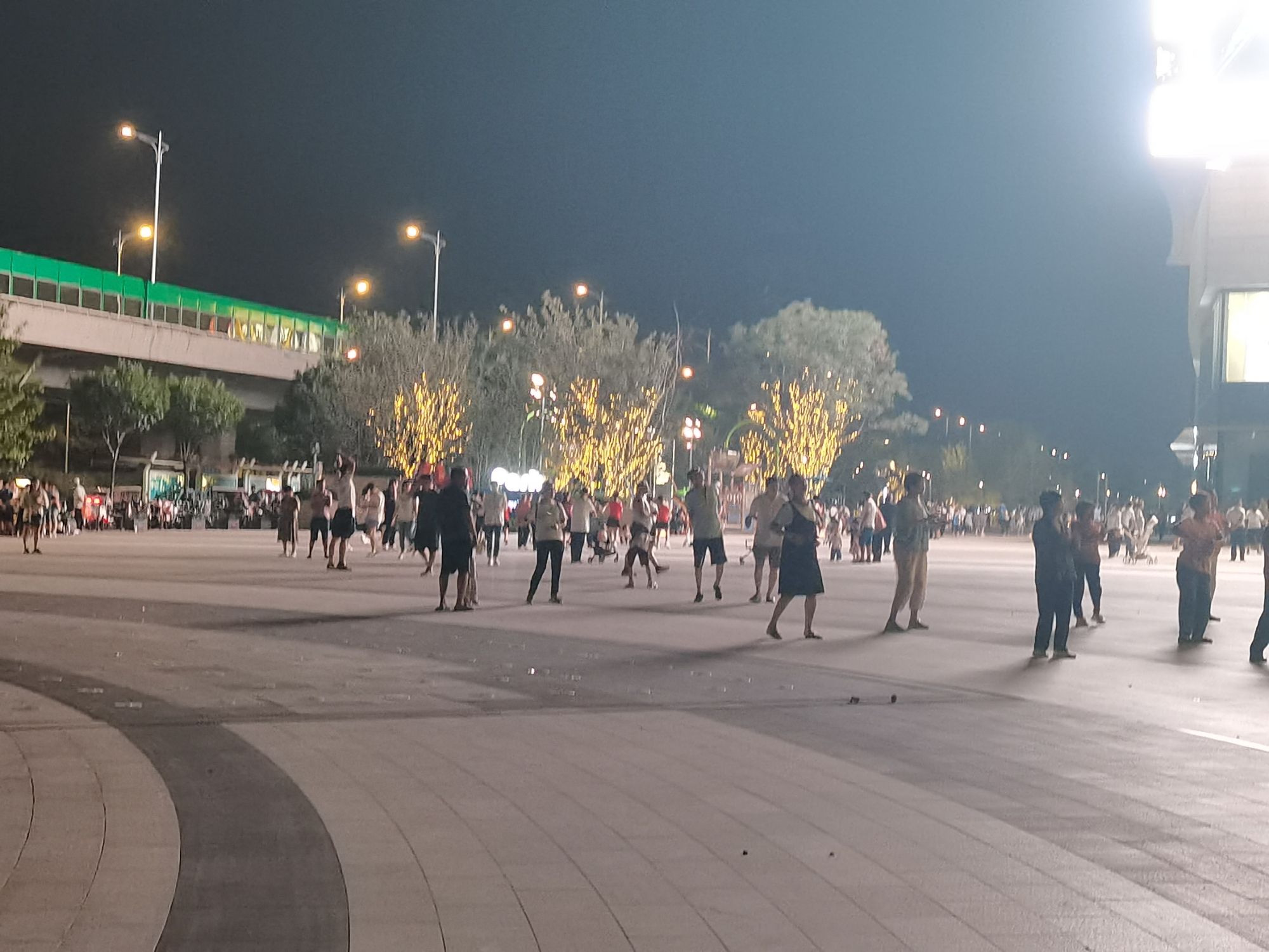 华山环宇城喷泉广场旅行图片 3