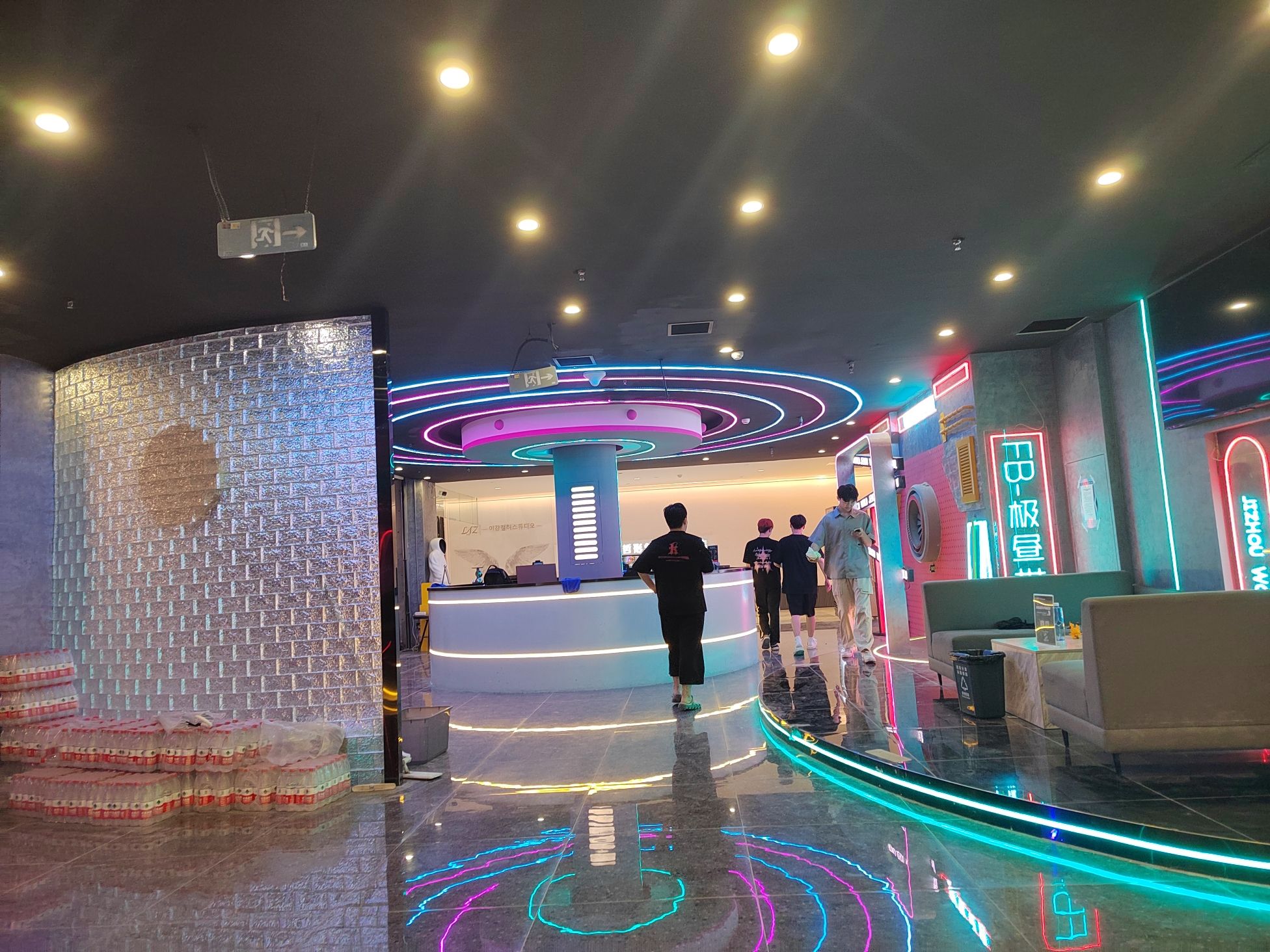 极昼世界沉浸游戏(友谊新天地广场B座店)