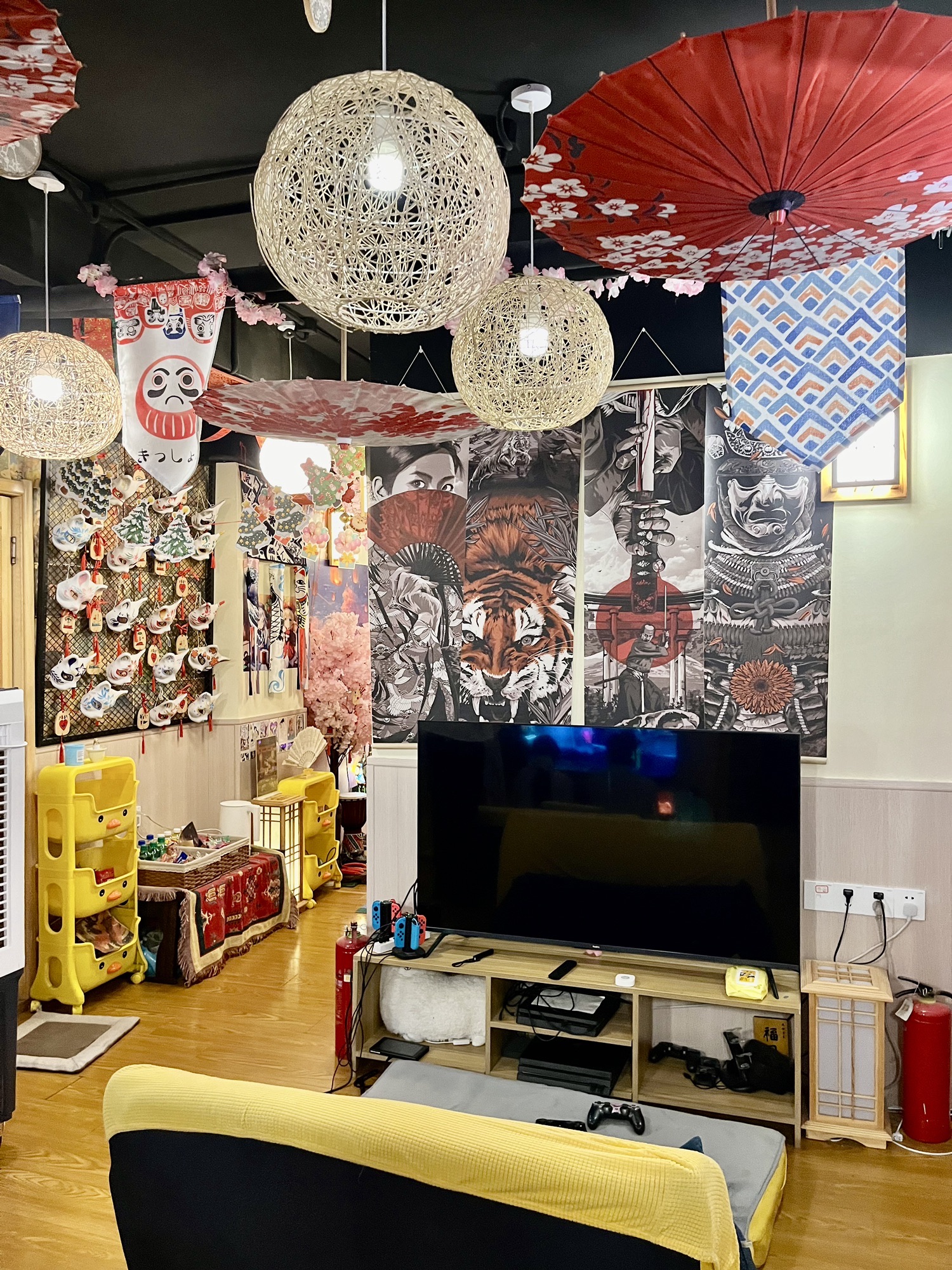 日式の游戏电玩屋ps4.ps5.switch.xbox