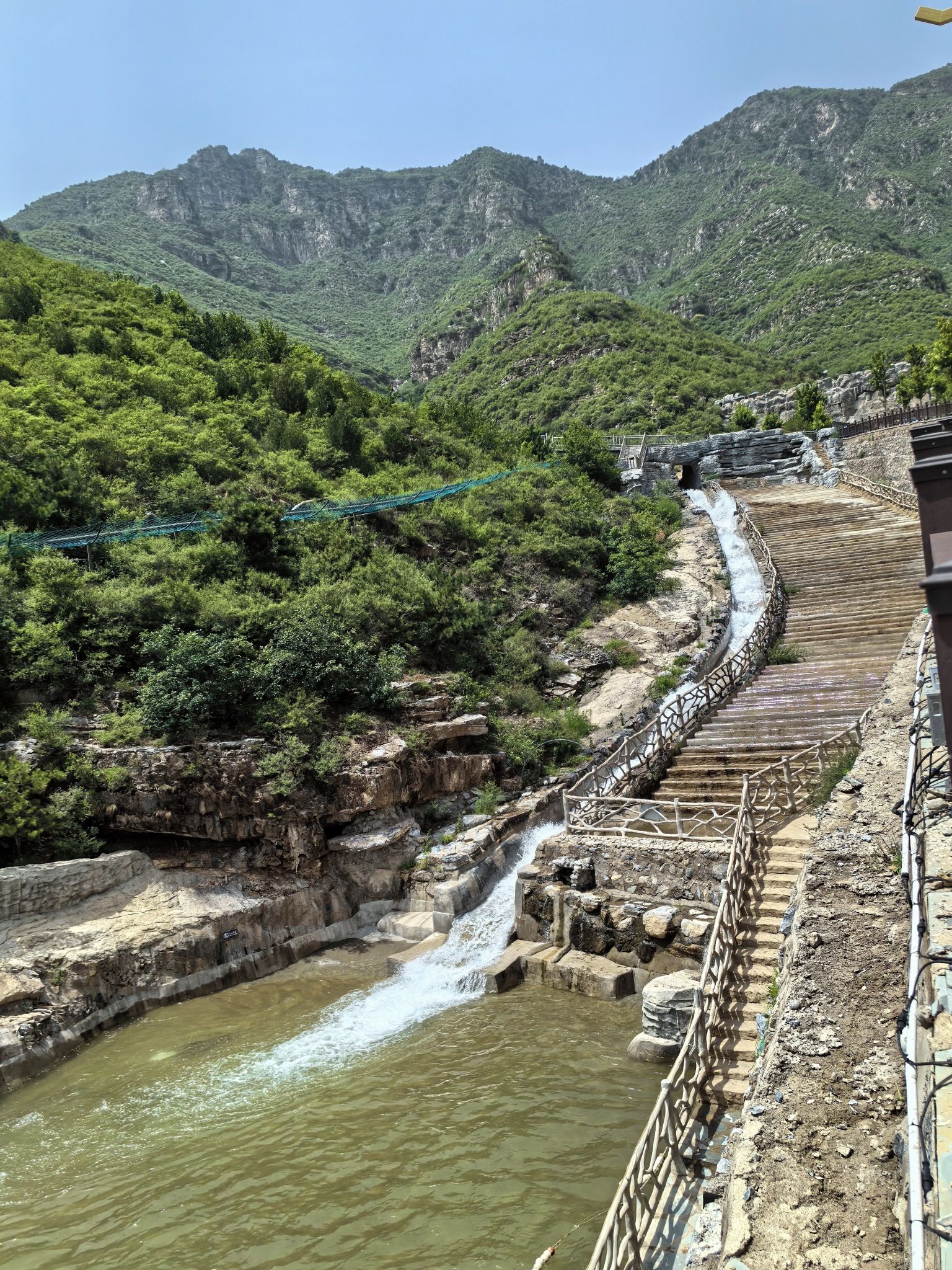 北京莲花山峡谷漂流