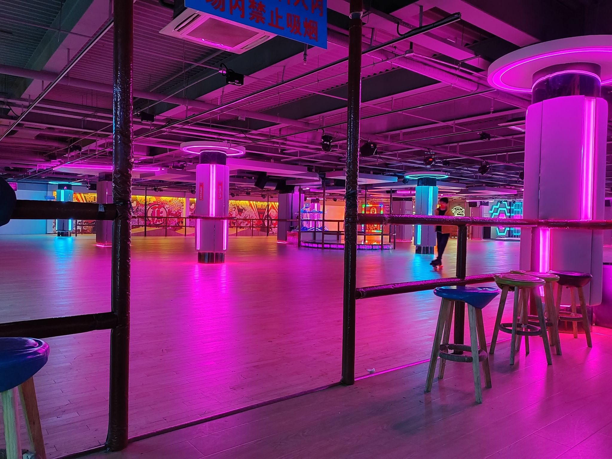 推荐场地-南京冰魂花花溜冰场