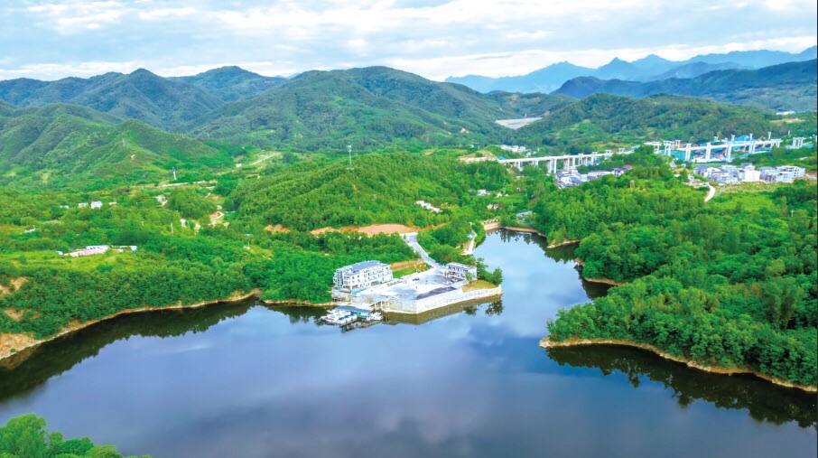 鸾栖湖风景区