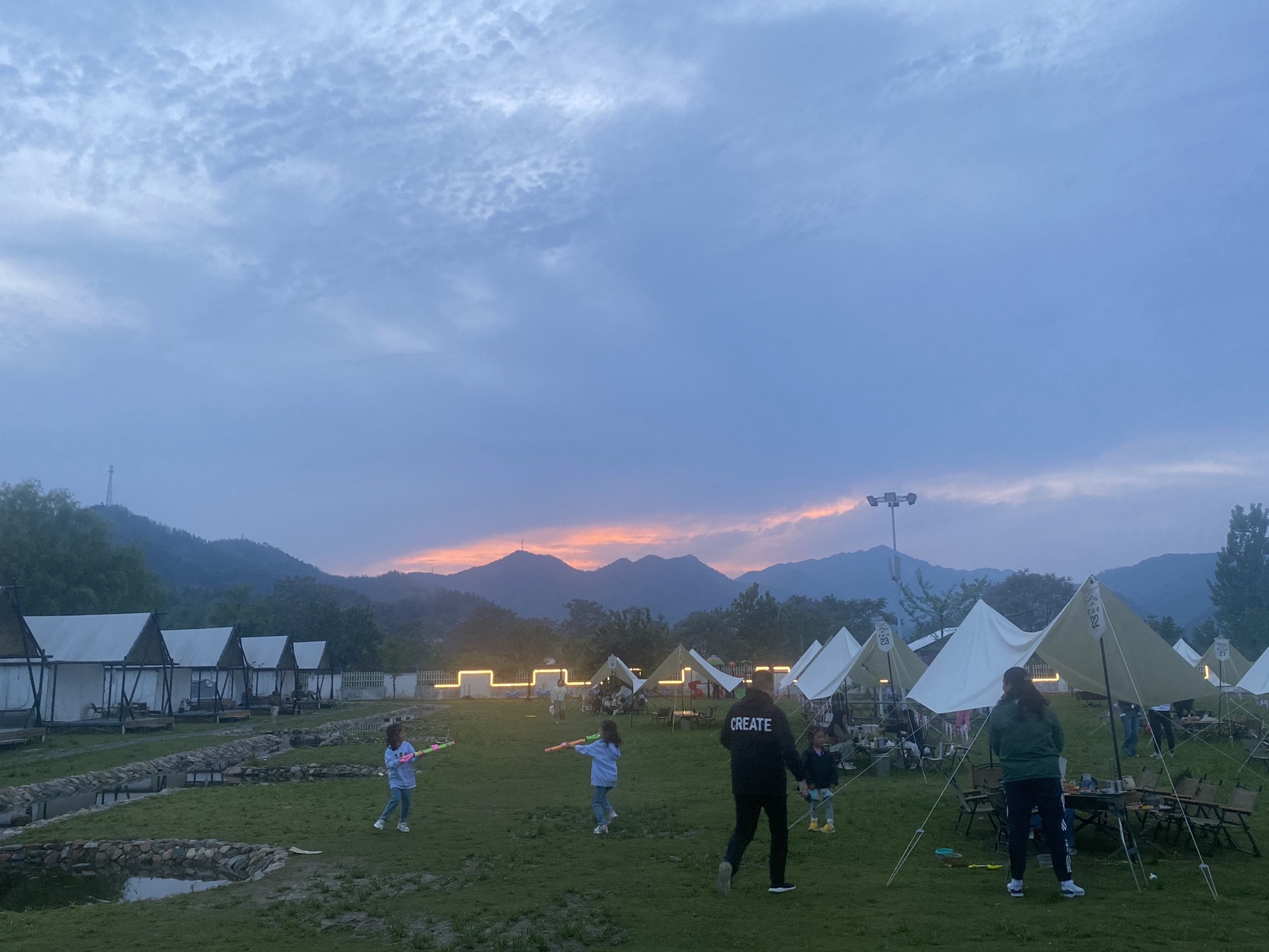 中沏茶旅见山水露营基地