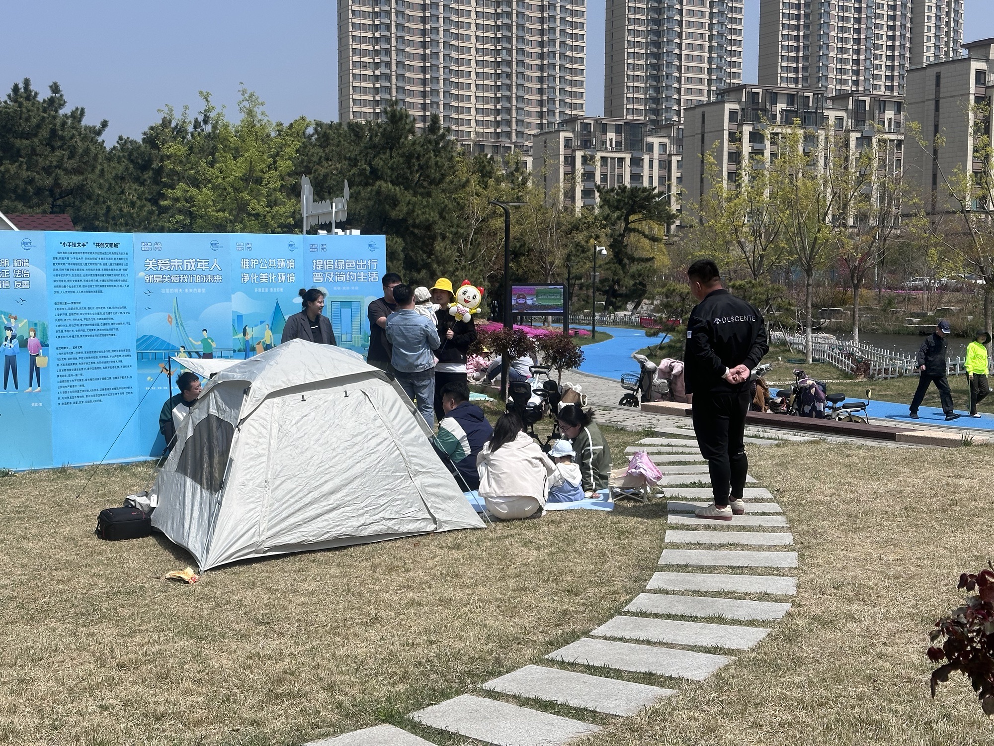 儿童文明实践广场旅行图片 1