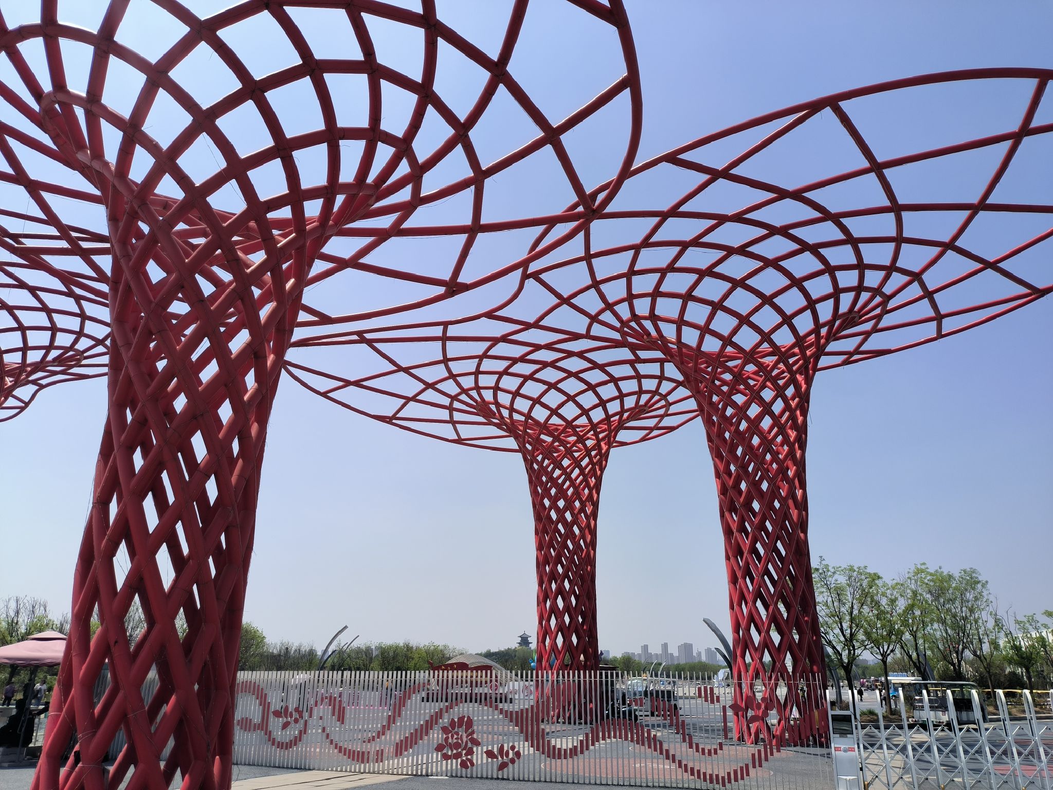 花海北区东门广场旅行图片 1