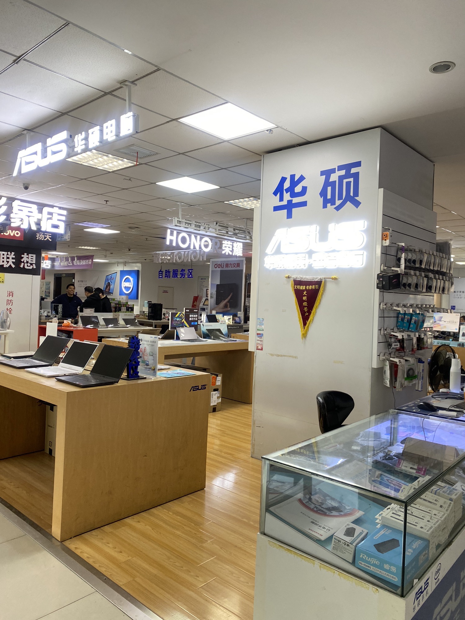 华硕电脑电子市场中瑞数码店