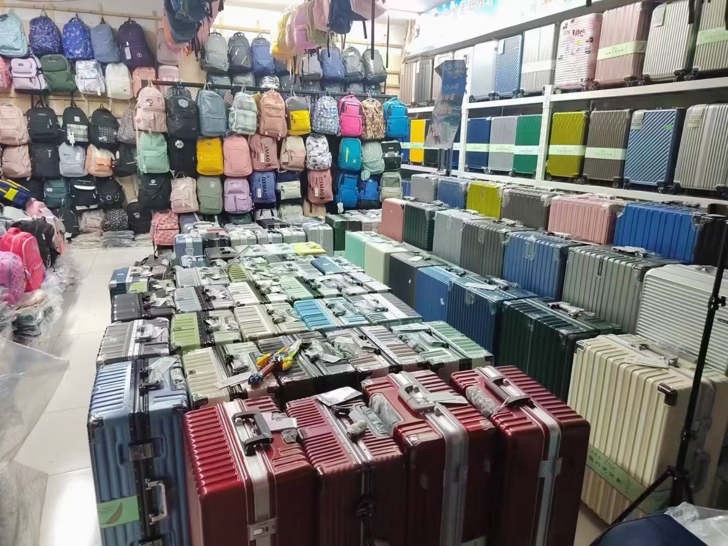 淘包汇箱包批发
