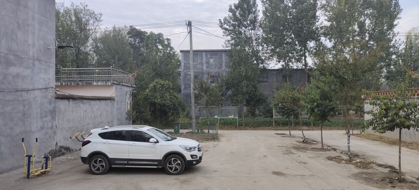 老年生活广场旅行图片 1