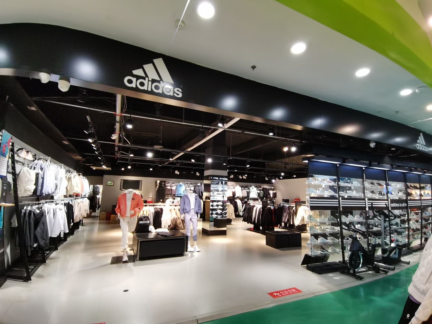 阿迪达斯(朝阳商业城店)