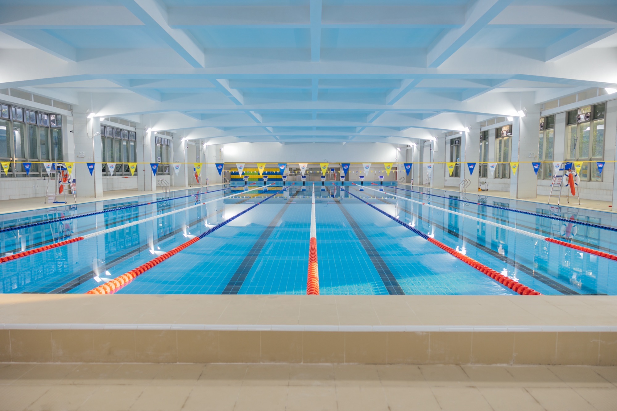 场地封面-奥冠体育恒温游泳馆健身房羽毛球(省实中学店)