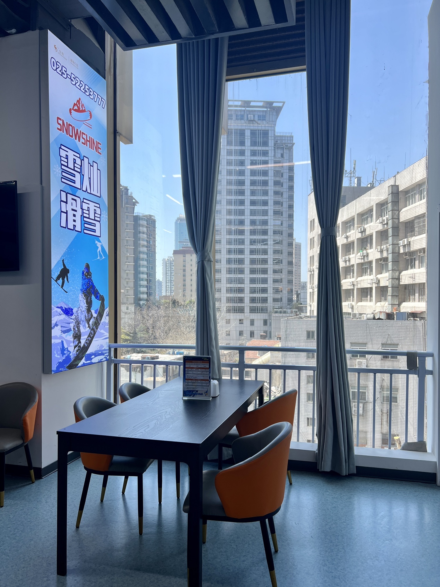 场地封面-雪灿室内滑雪(新街口金鹰国际广场店)(暂停营业)