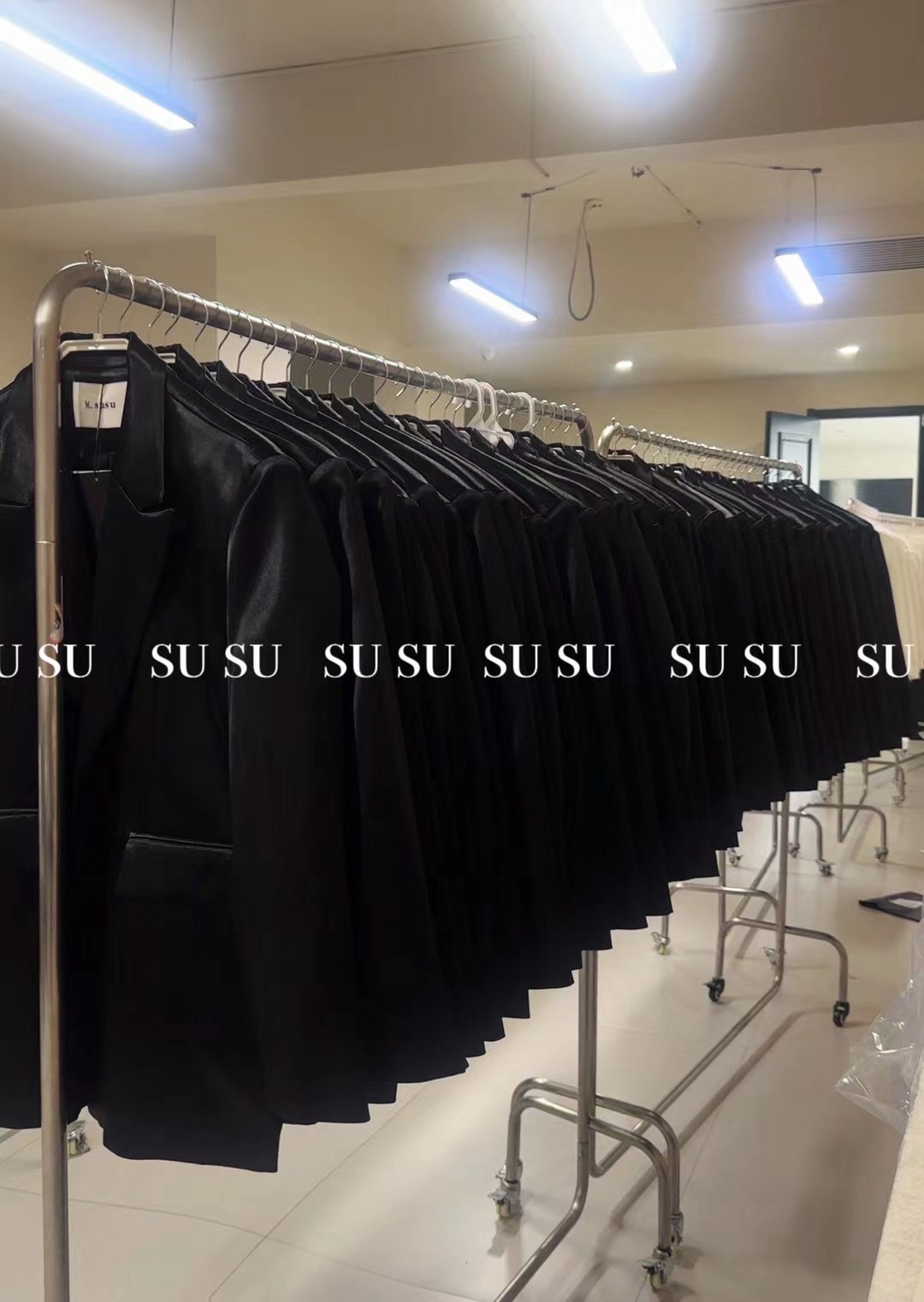 SuSu精品女装(耿庄家园店)