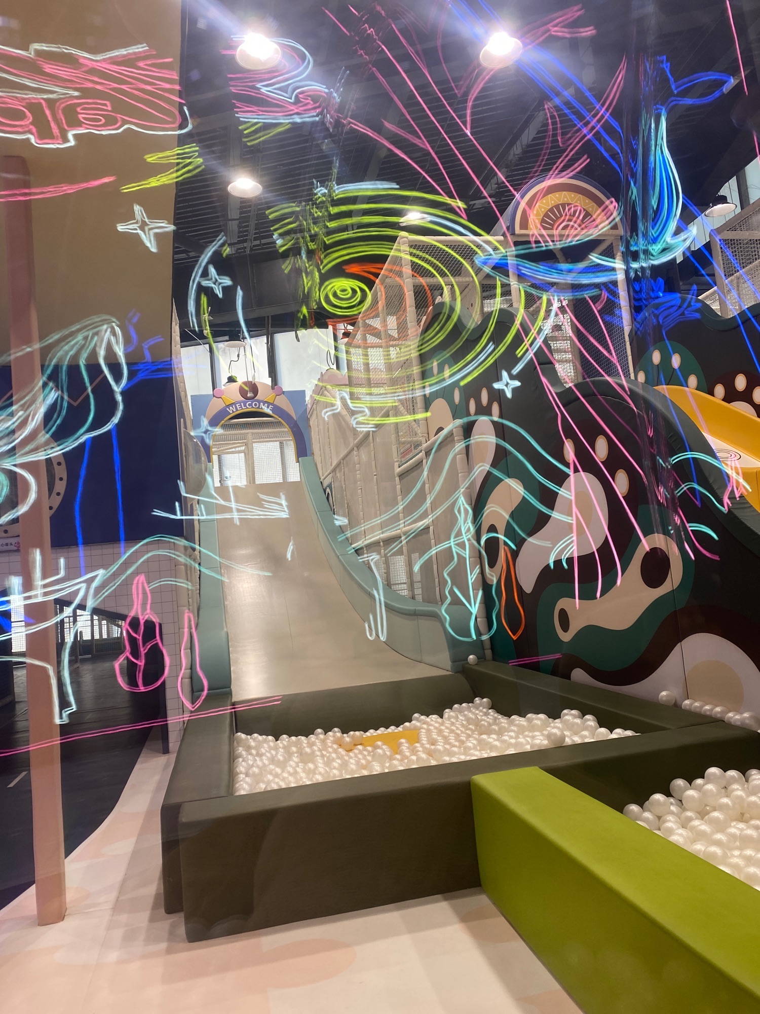 火烈鸟星球家庭文化成长中心(活力东方购物广场店)