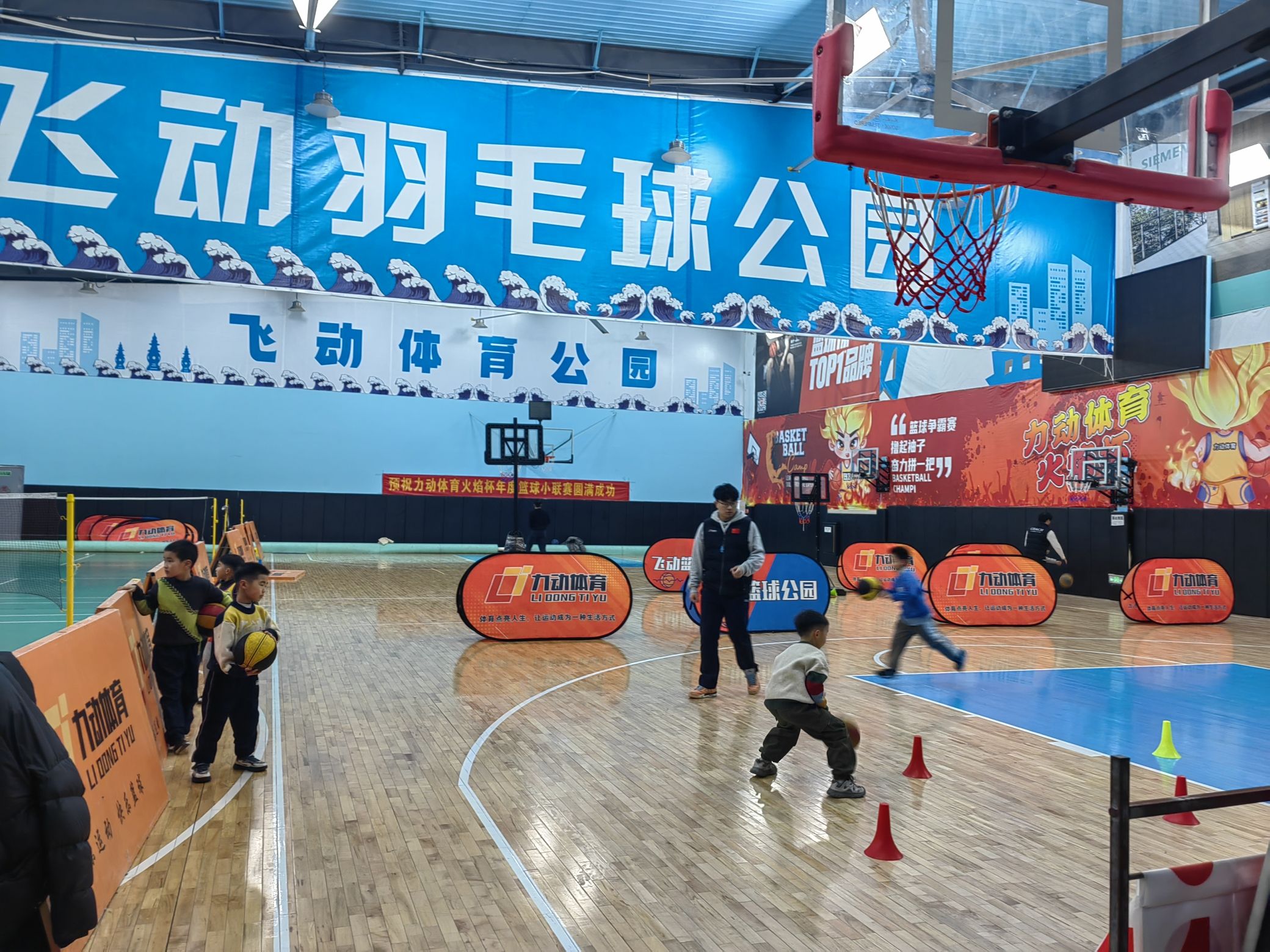 场地封面-飞动体育·羽毛球馆
