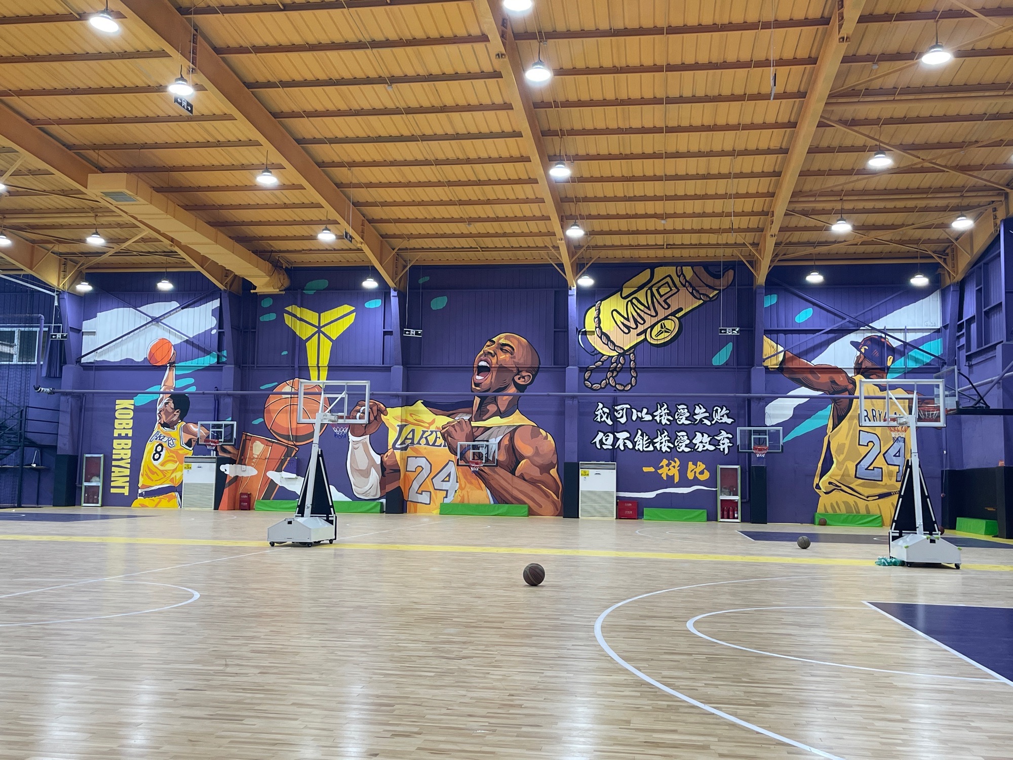 场地封面-娄兰体育中心