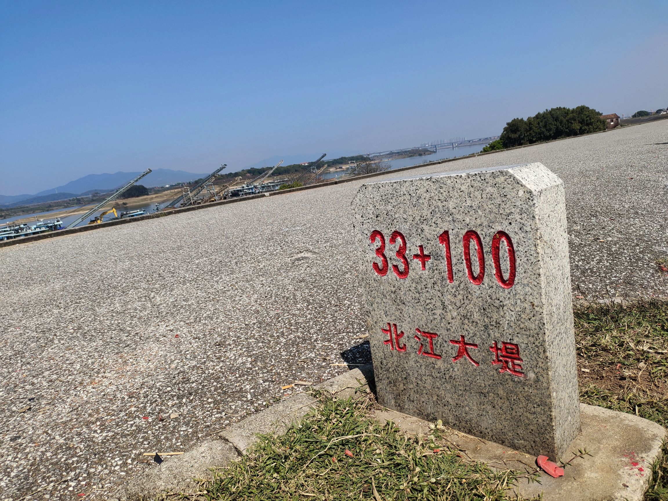 北江大堤露营地
