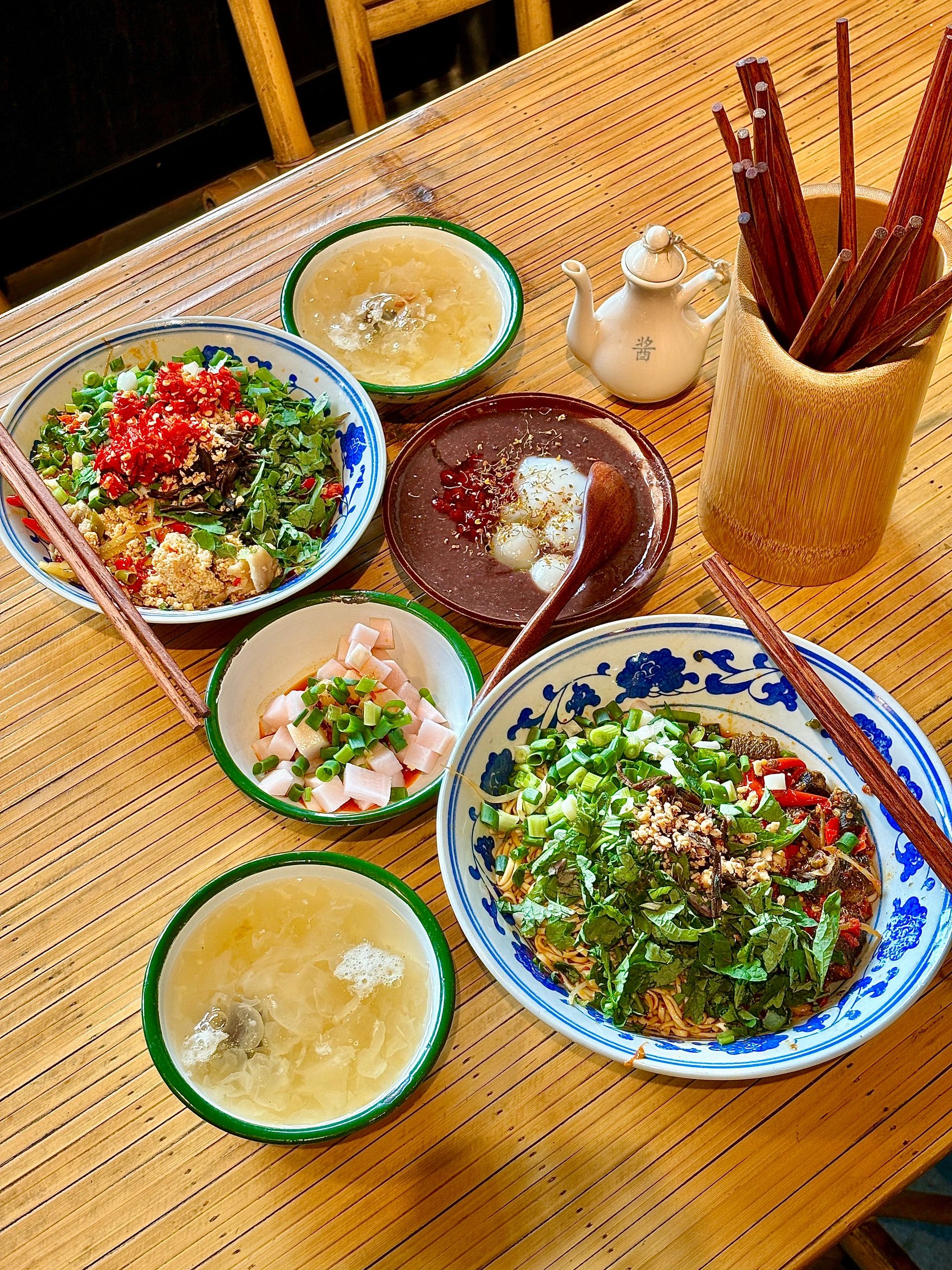 老成都巴蜀面馆(海韵·陵河假日店)