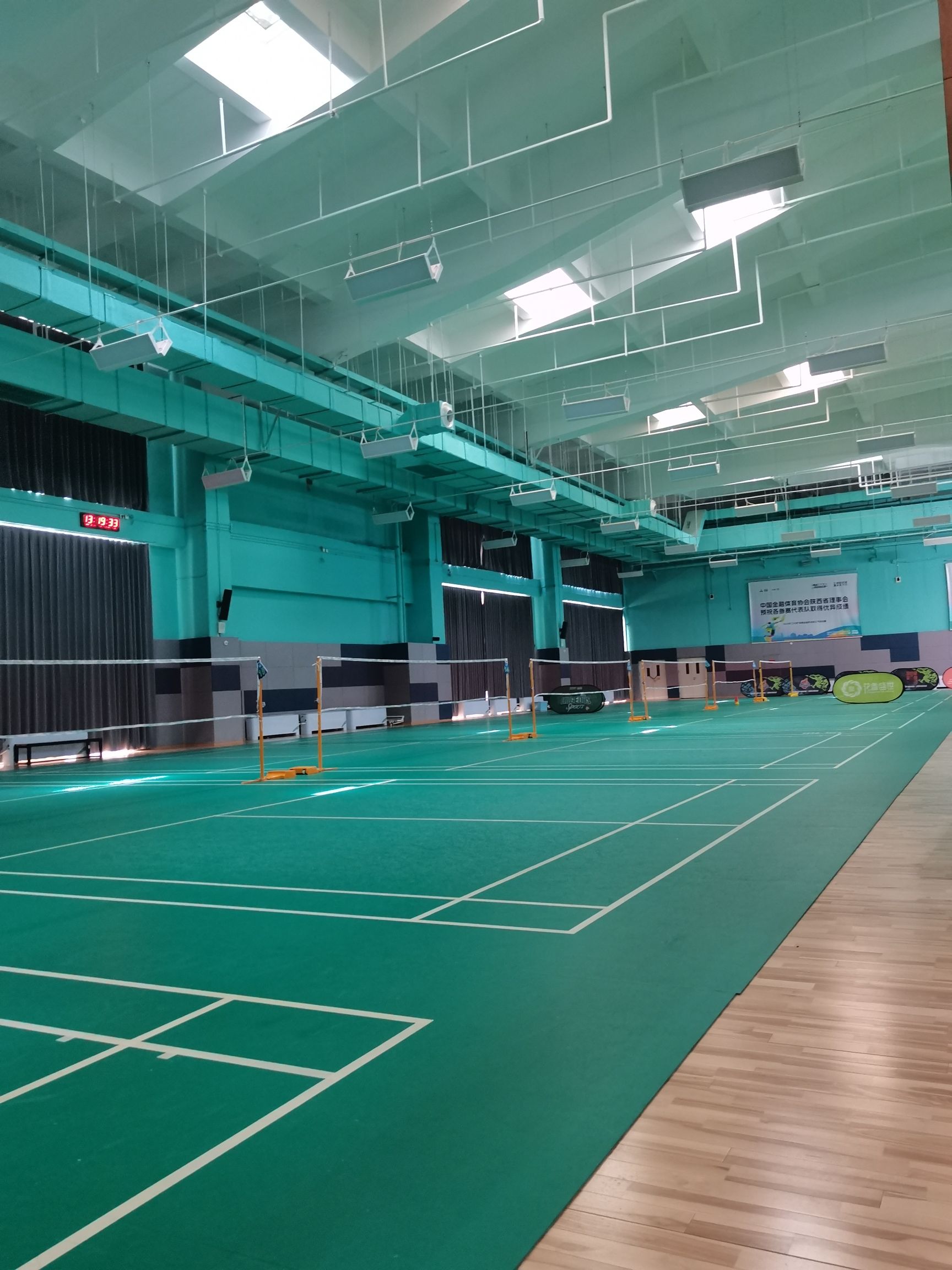 场地封面-幸福林带冠深酷动力羽毛球馆