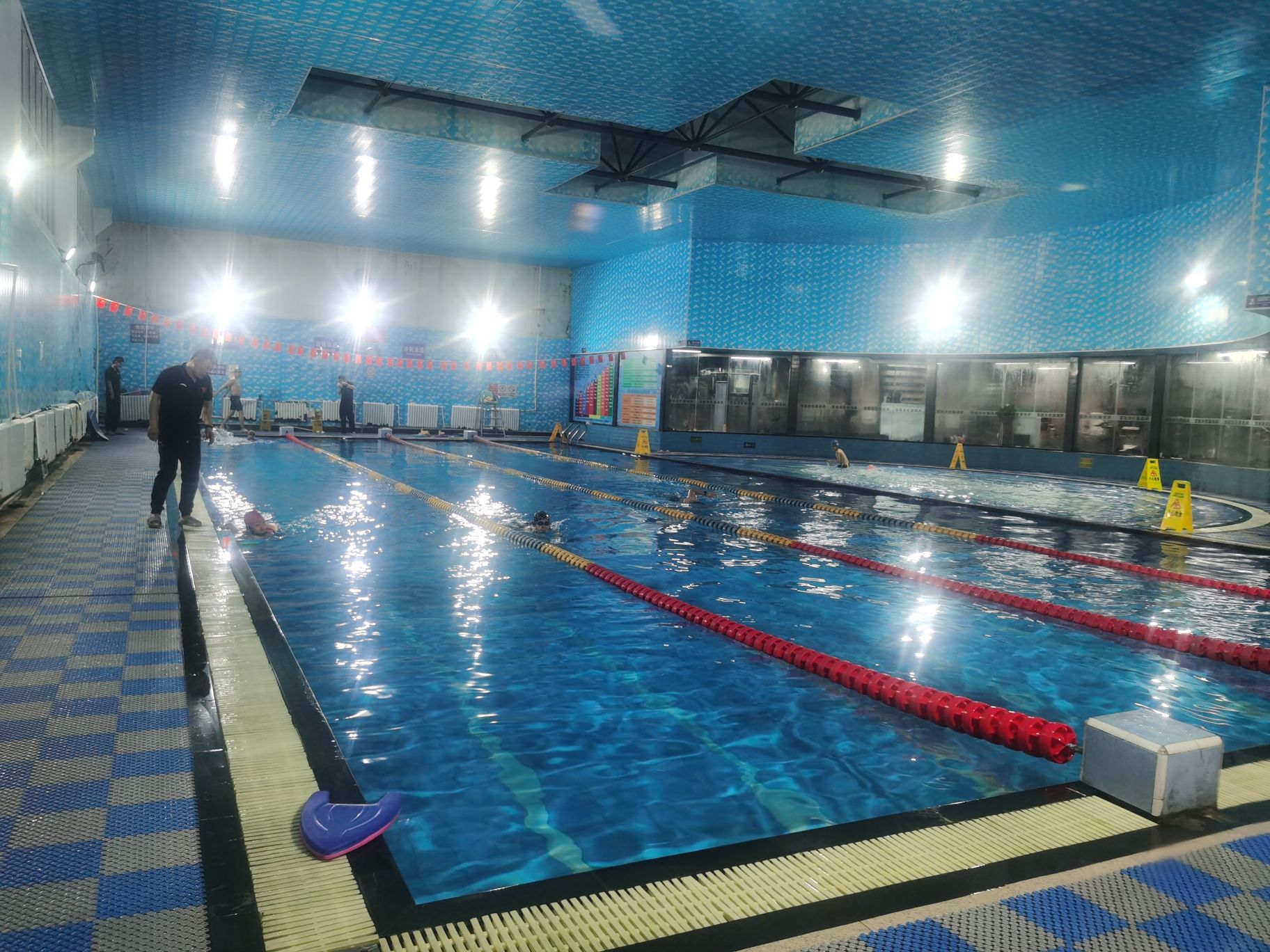 场地封面-风格游泳健身俱乐部