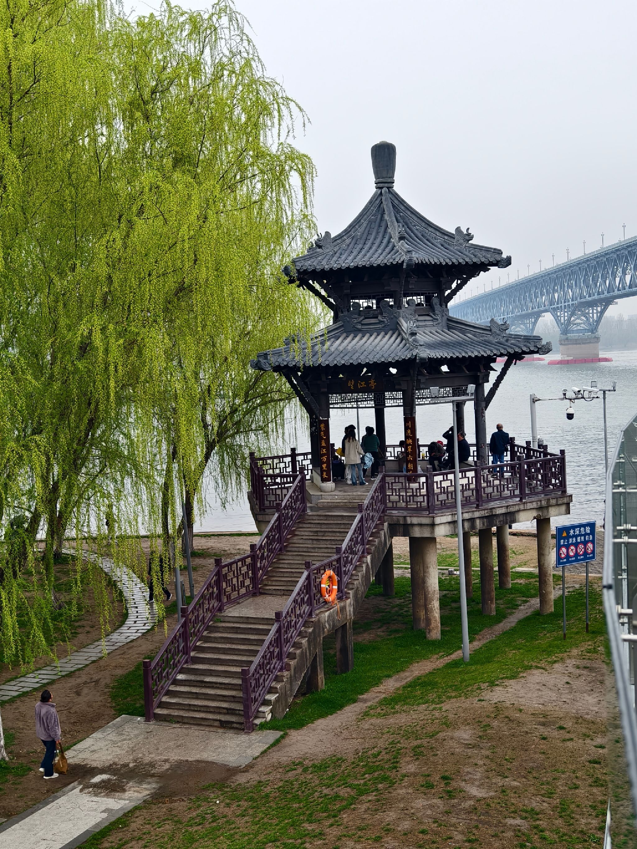 亲水圆环景观桥旅行图片 1