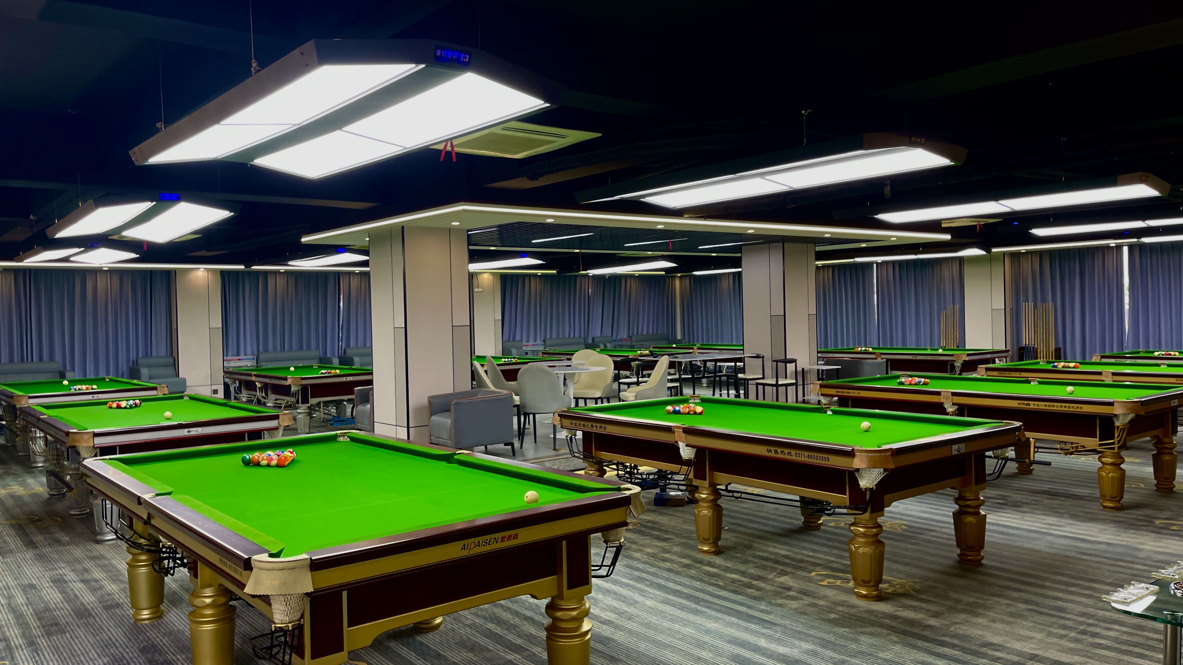 场地封面-曼巴台球馆
