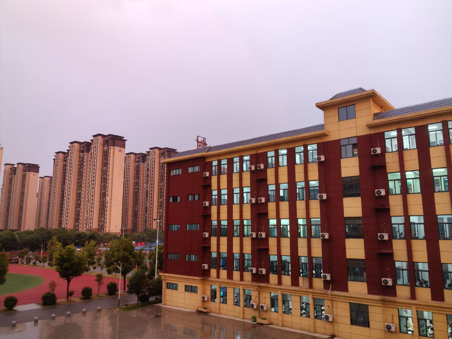 驻马店市树人高级中学